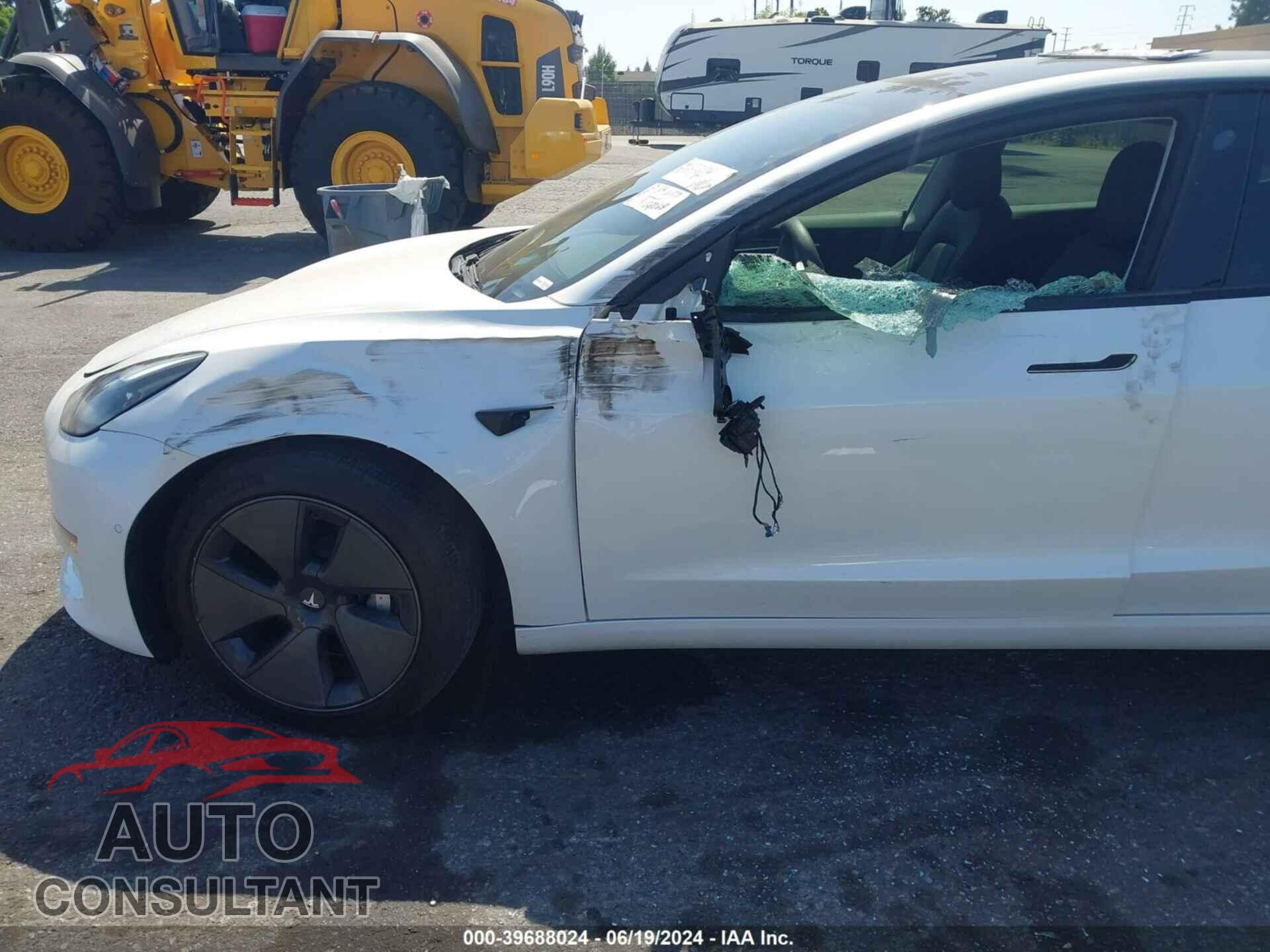TESLA MODEL 3 2021 - 5YJ3E1EA5MF071126