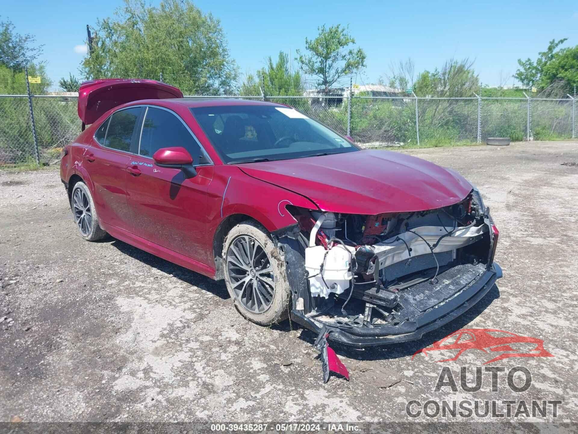 TOYOTA CAMRY 2018 - 4T1B11HK5JU666438