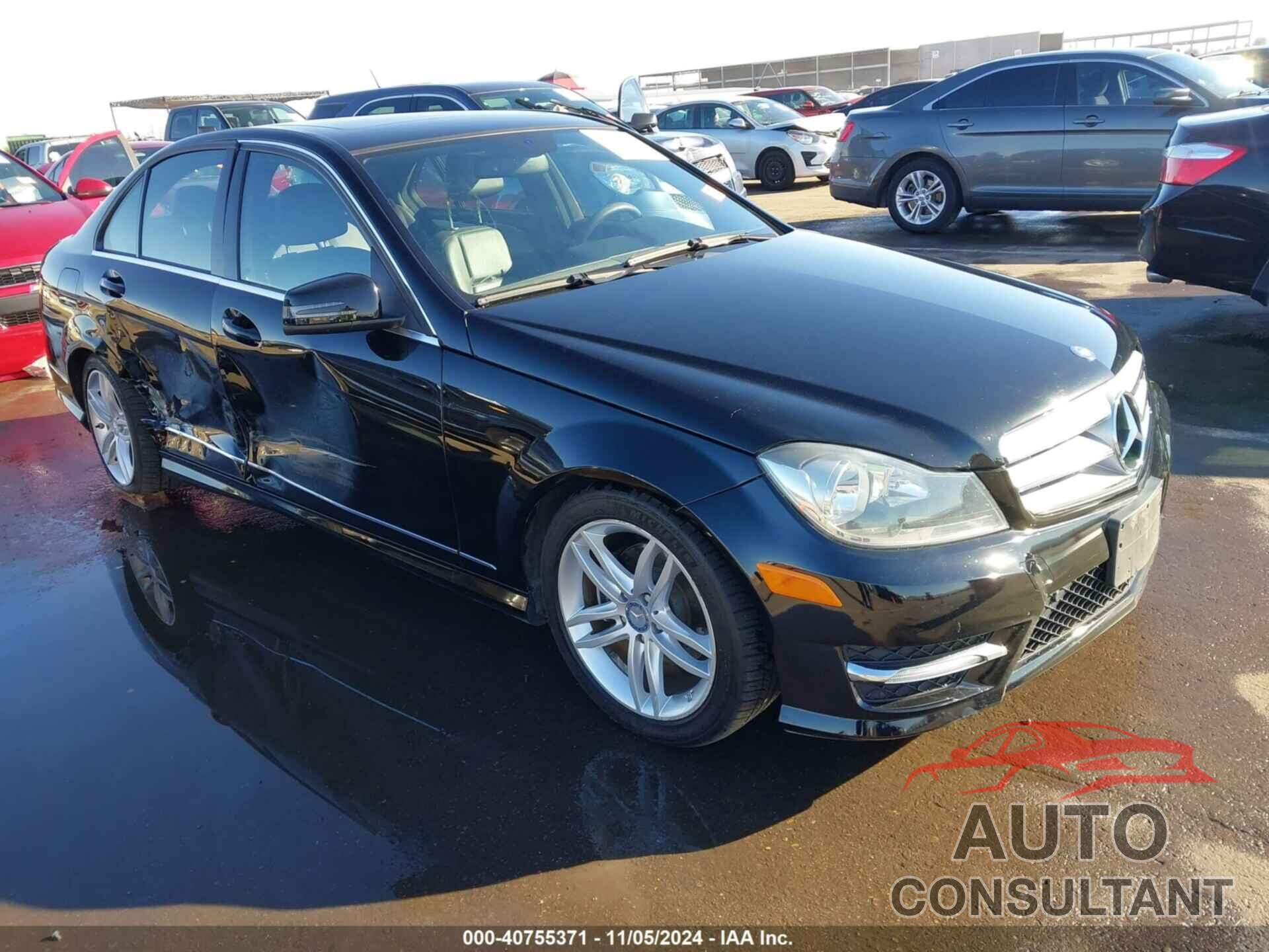 MERCEDES-BENZ C 300 2012 - WDDGF8BB9CR224142