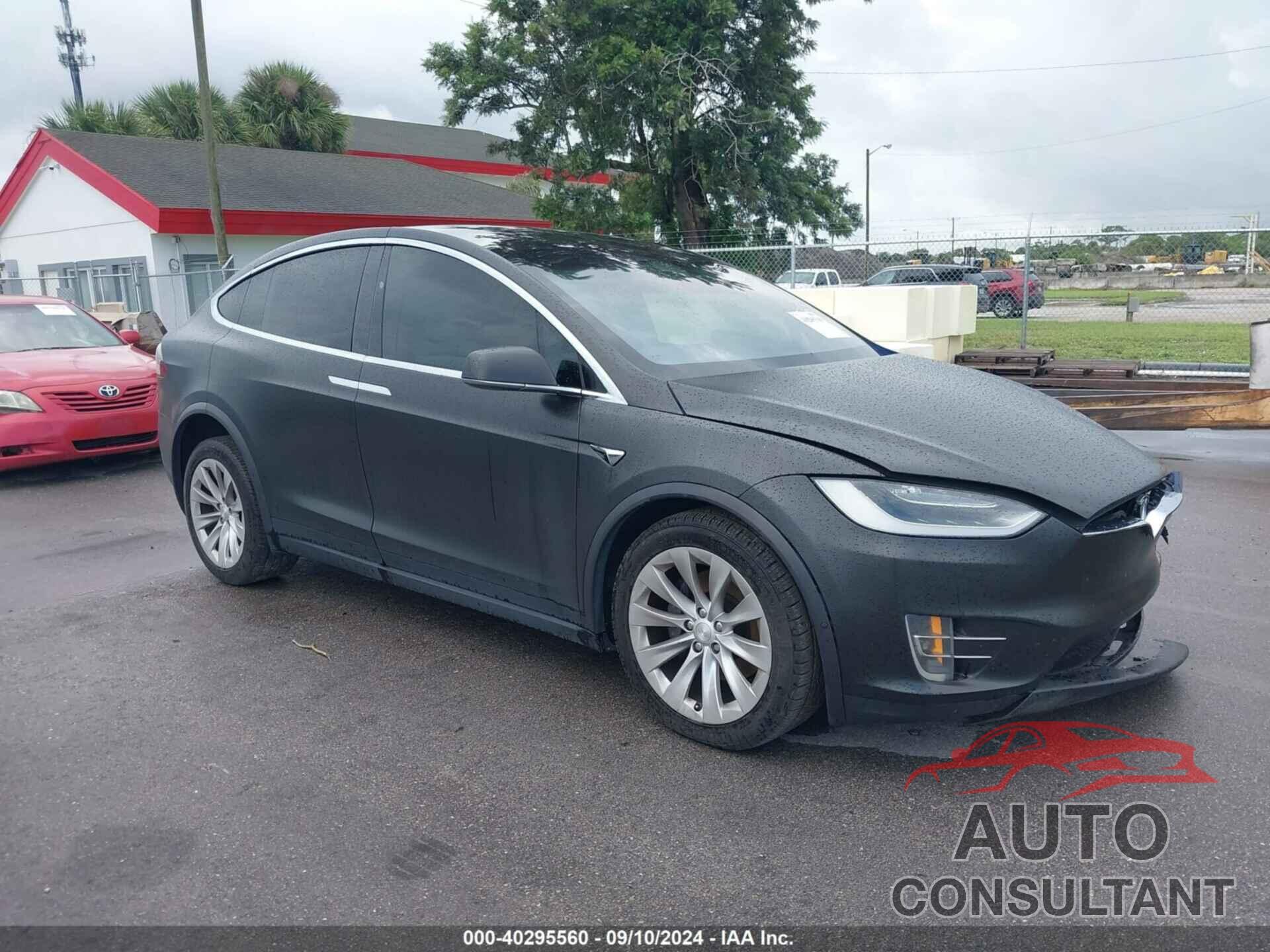 TESLA MODEL X 2017 - 5YJXCBE20HF027238