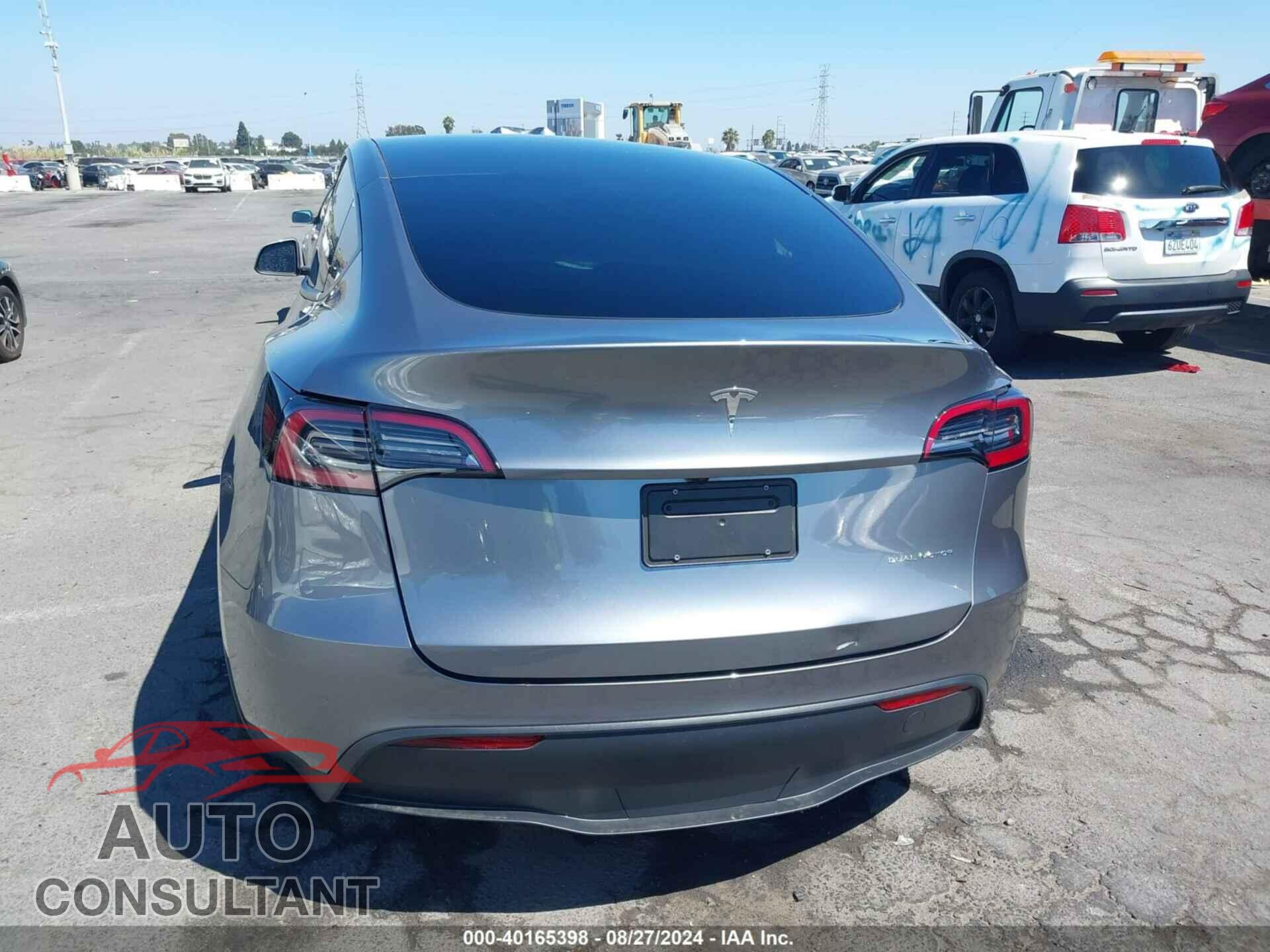 TESLA MODEL Y 2024 - 7SAYGAEE0RF124067