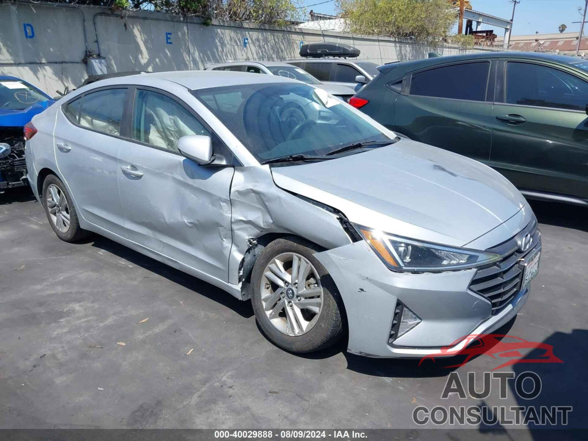 HYUNDAI ELANTRA 2019 - KMHD84LFXKU753155