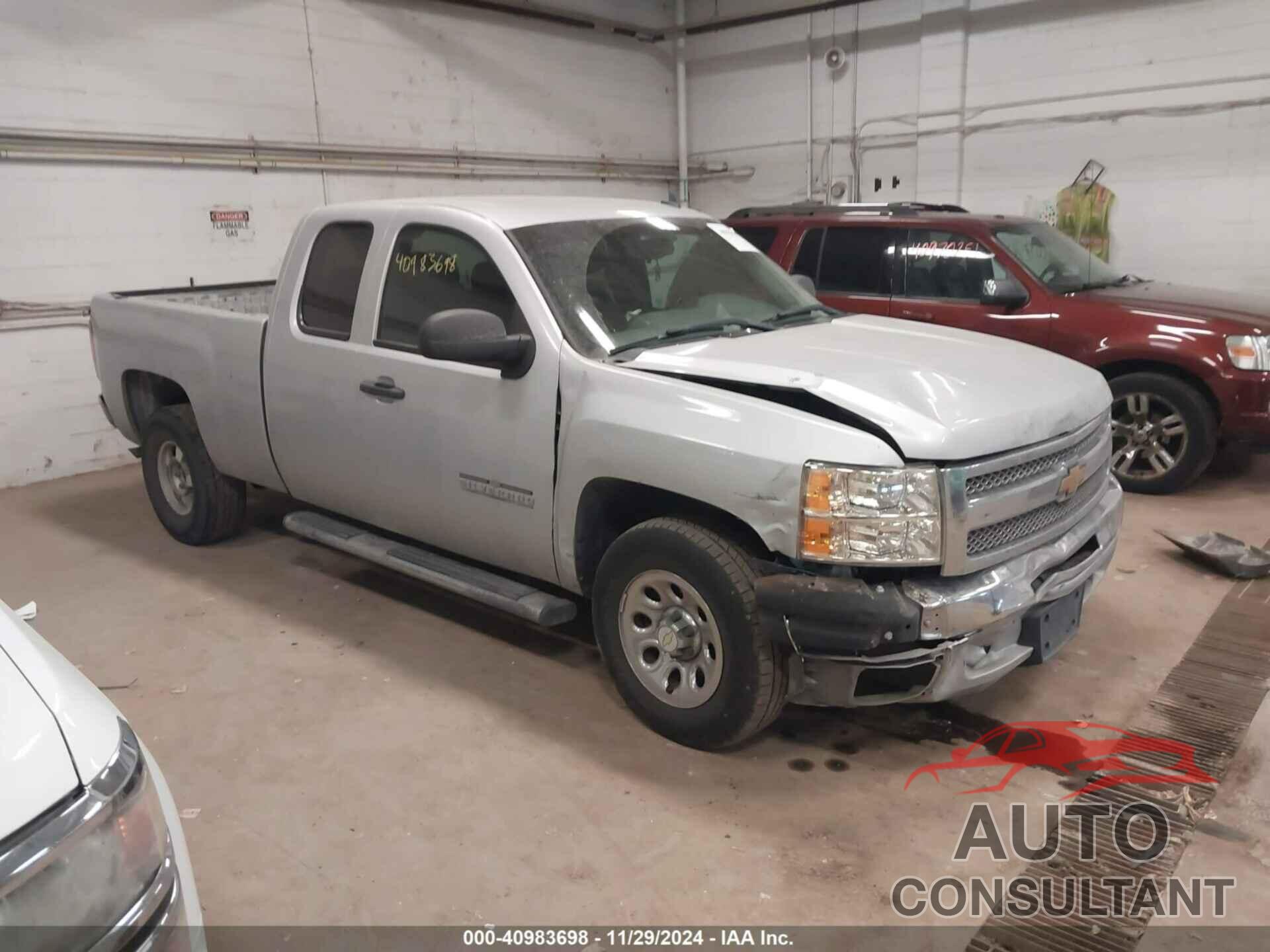 CHEVROLET SILVERADO 1500 2013 - 1GCRCREA0DZ142242