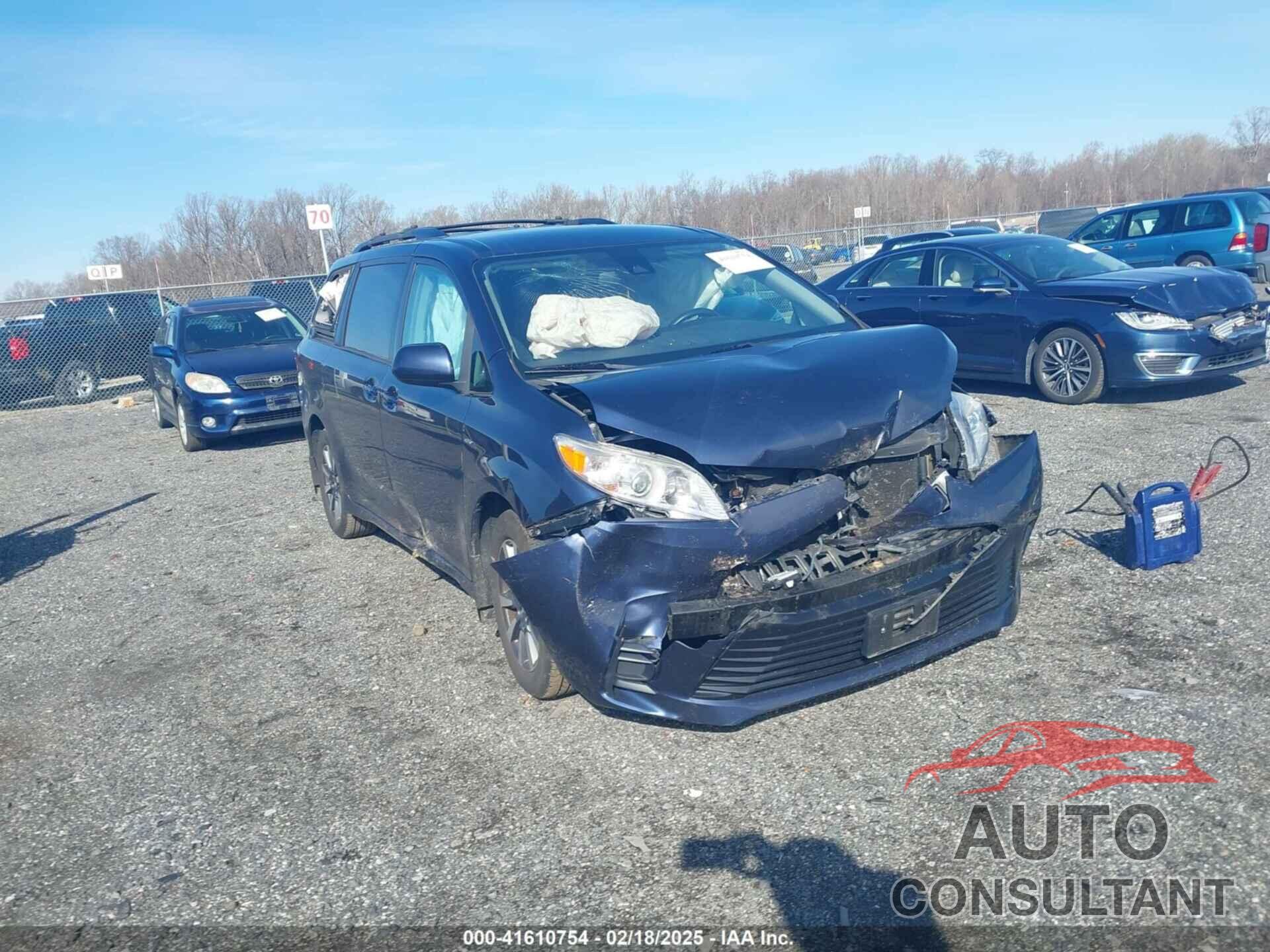 TOYOTA SIENNA 2018 - 5TDJZ3DC4JS189041