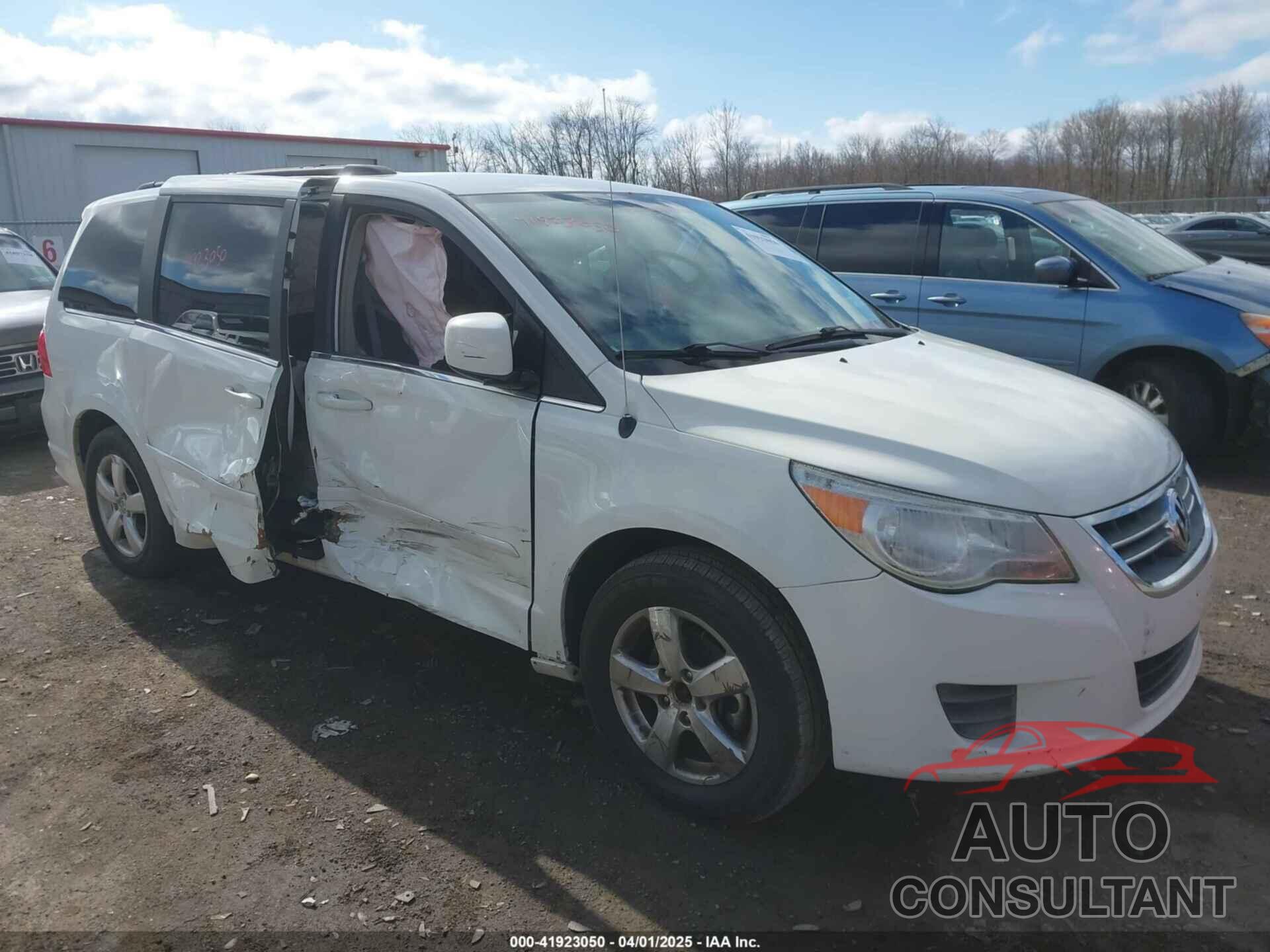 VOLKSWAGEN ROUTAN 2011 - 2V4RW3DG9BR717557