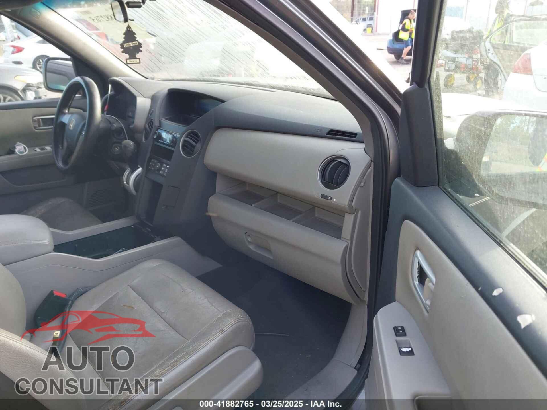 HONDA PILOT 2011 - 5FNYF3H28BB025113