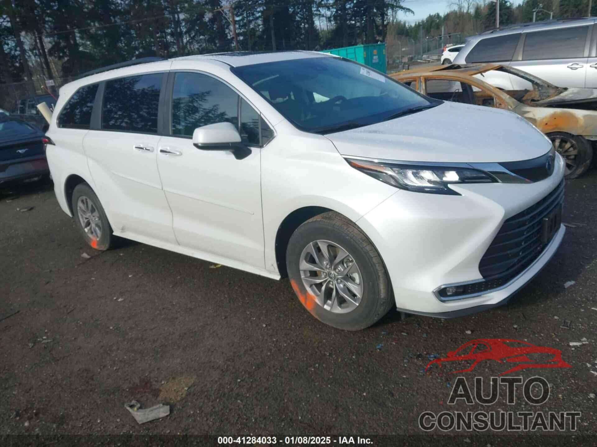 TOYOTA SIENNA 2023 - 5TDJSKFC8PS099539