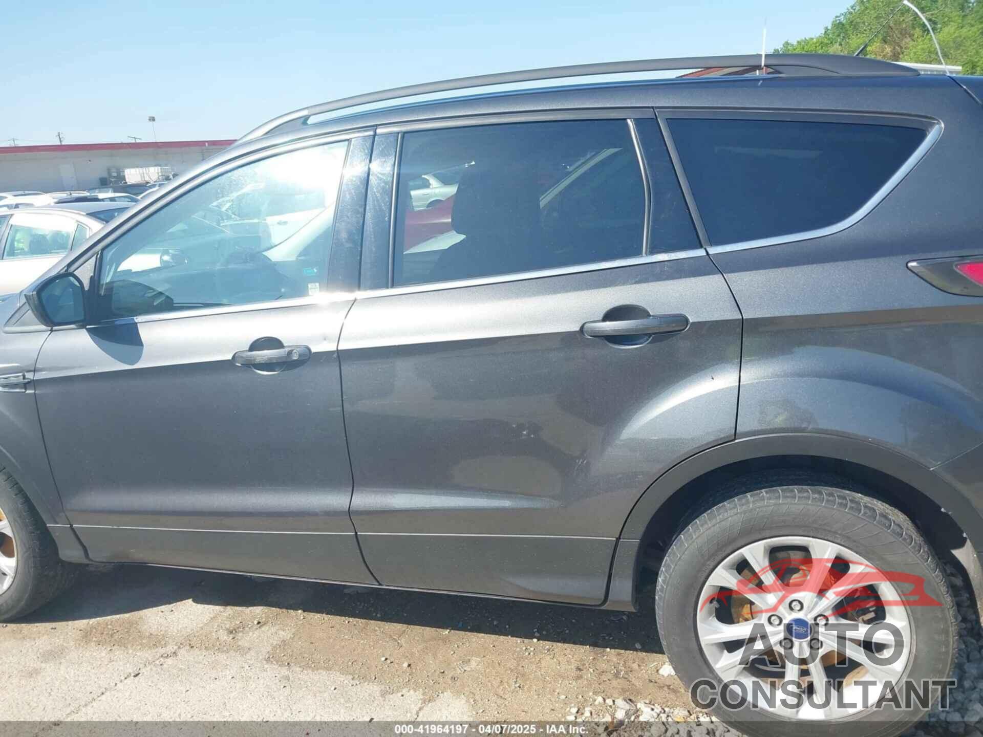 FORD ESCAPE 2017 - 1FMCU0GD7HUA38402