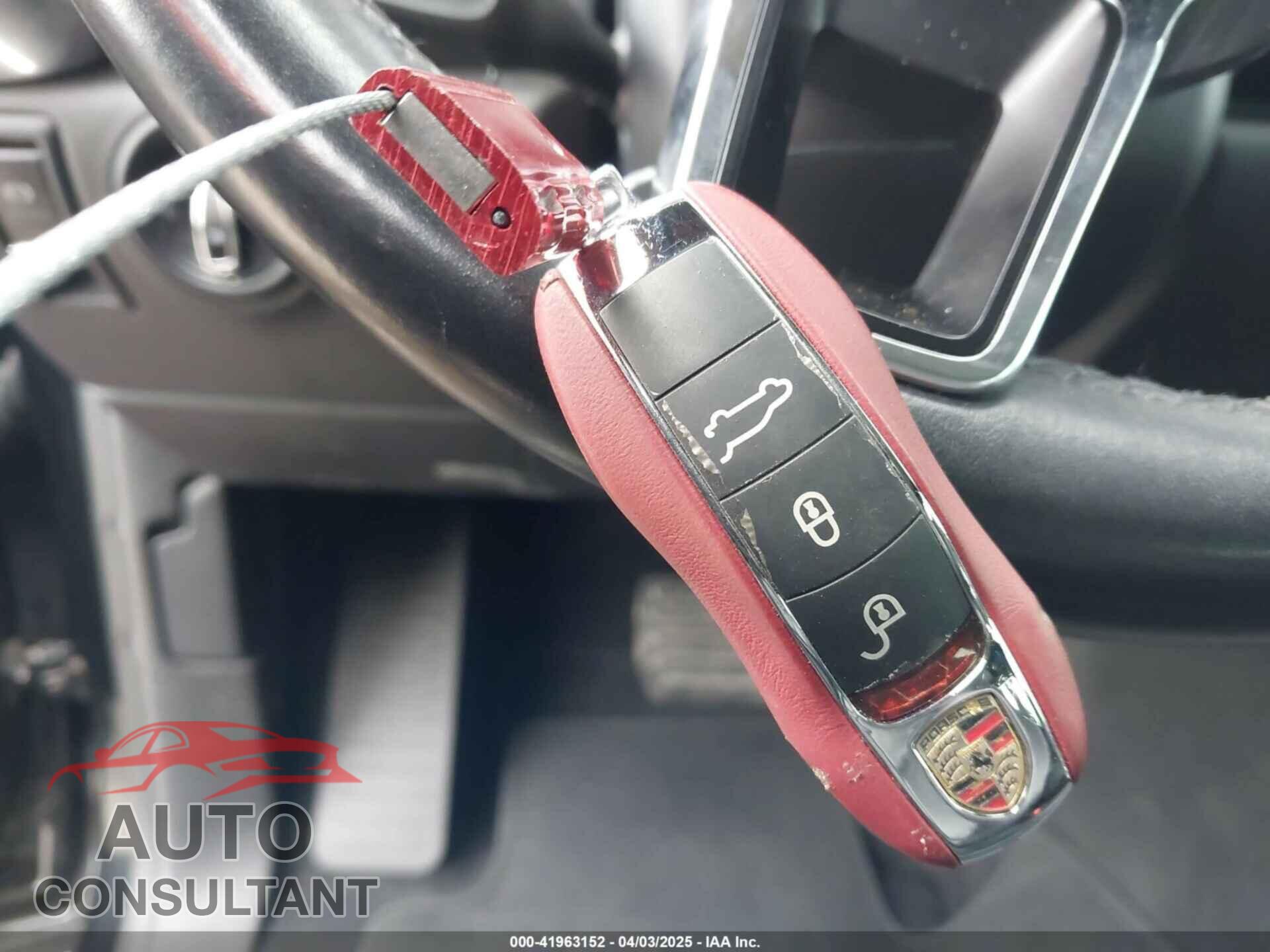 PORSCHE CAYENNE 2016 - WP1AA2A29GLA00762