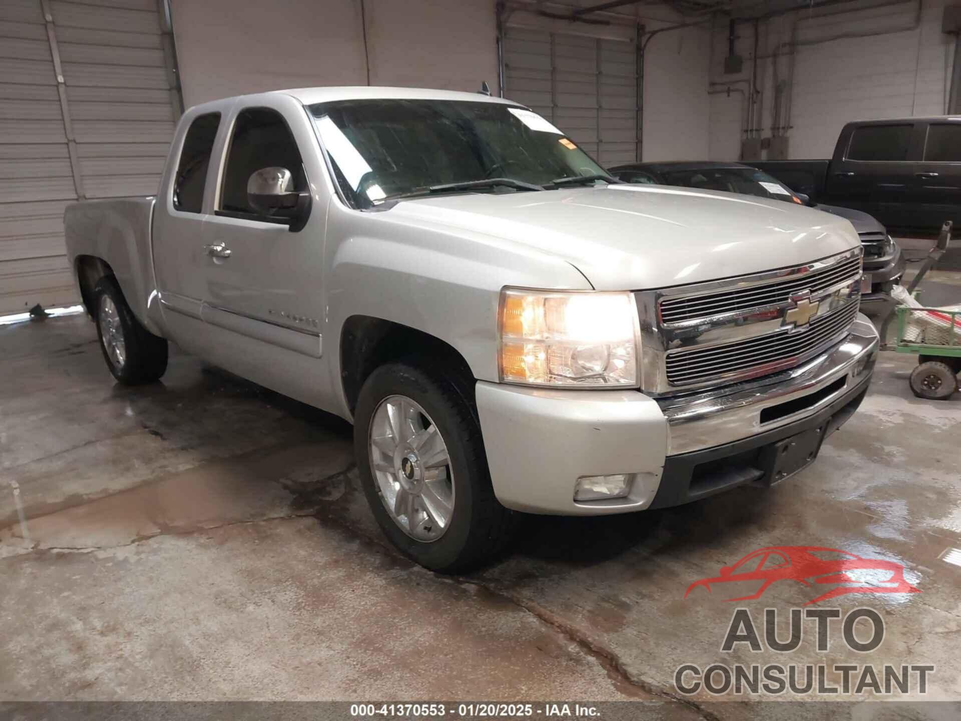 CHEVROLET SILVERADO 1500 2011 - 1GCRCSE09BZ126472