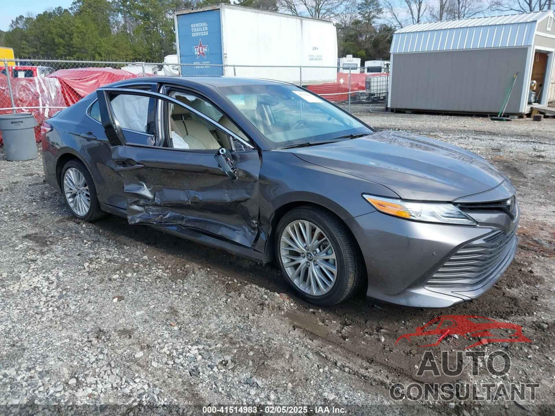TOYOTA CAMRY 2018 - 4T1B11HK5JU070746