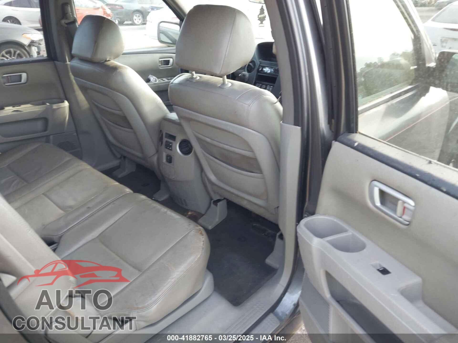 HONDA PILOT 2011 - 5FNYF3H28BB025113