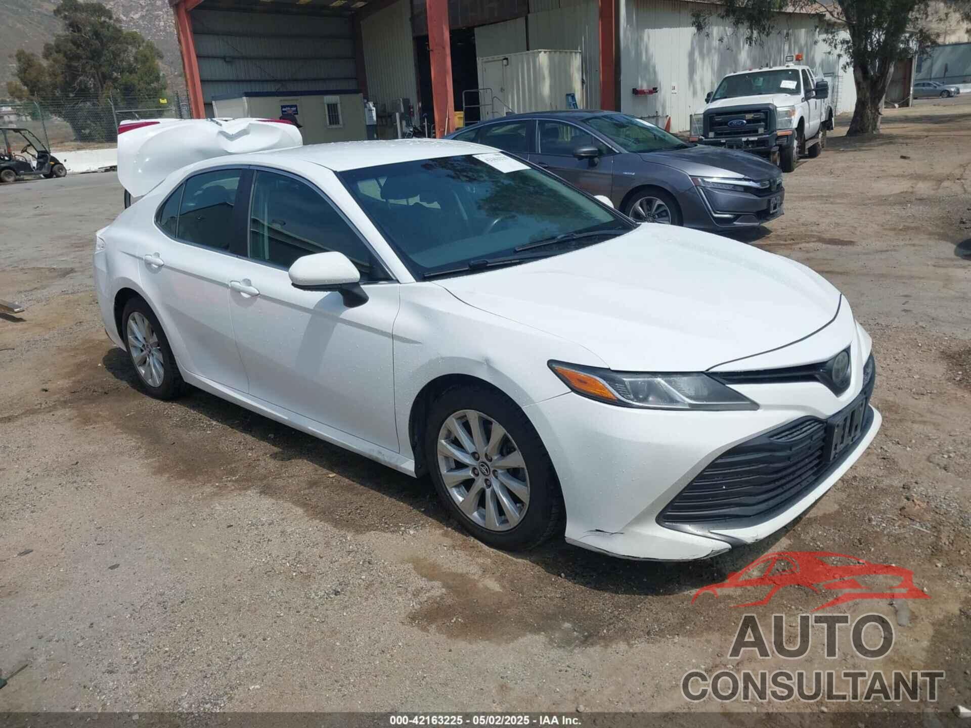 TOYOTA CAMRY 2018 - 4T1B11HK2JU057775