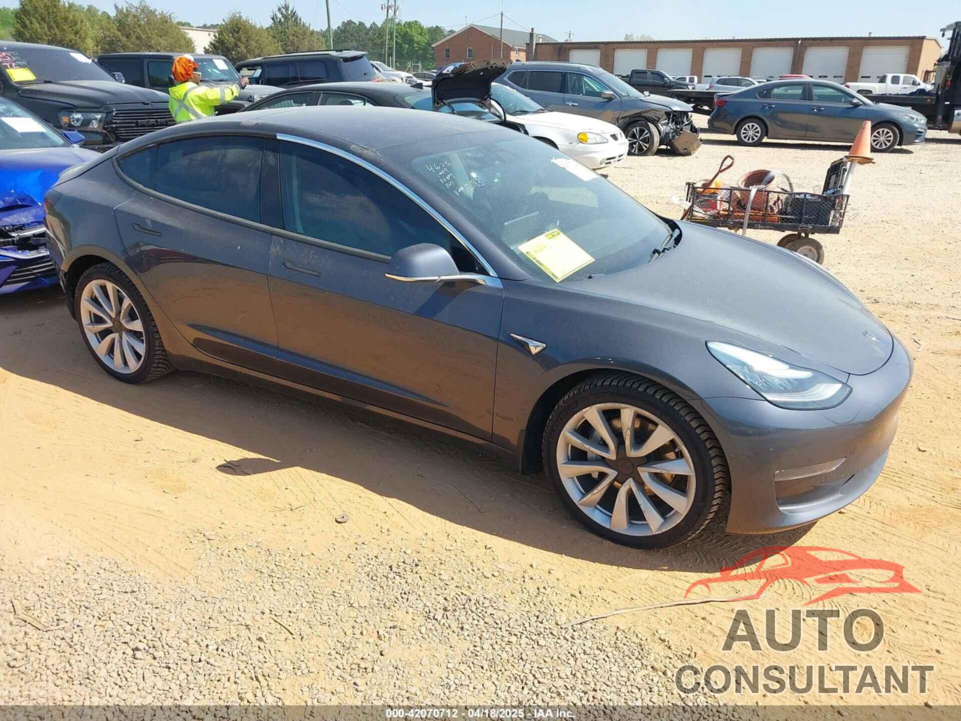 TESLA MODEL 3 2018 - 5YJ3E1EBXJF121183