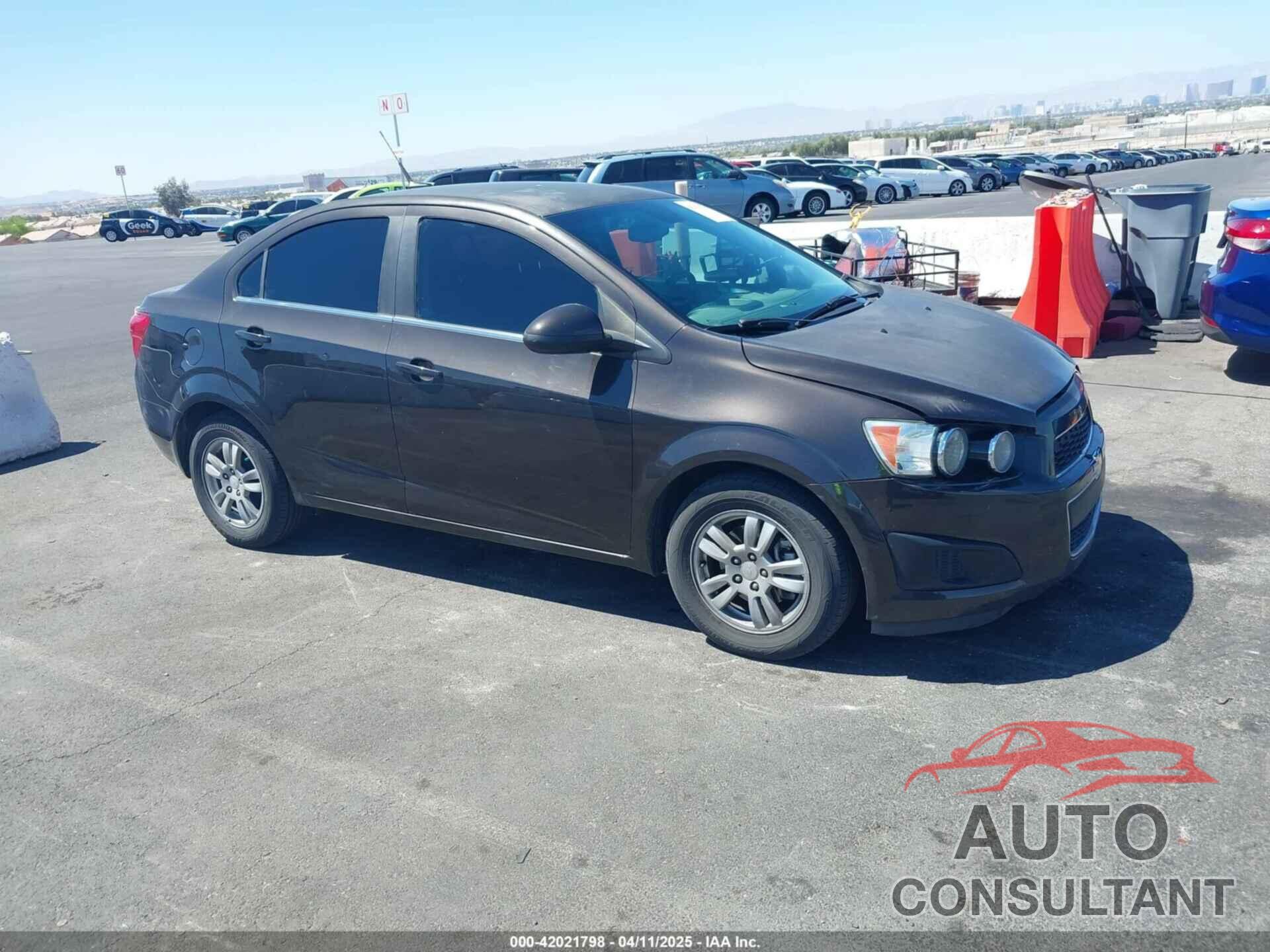 CHEVROLET SONIC 2013 - 1G1JC5SBXD4247573