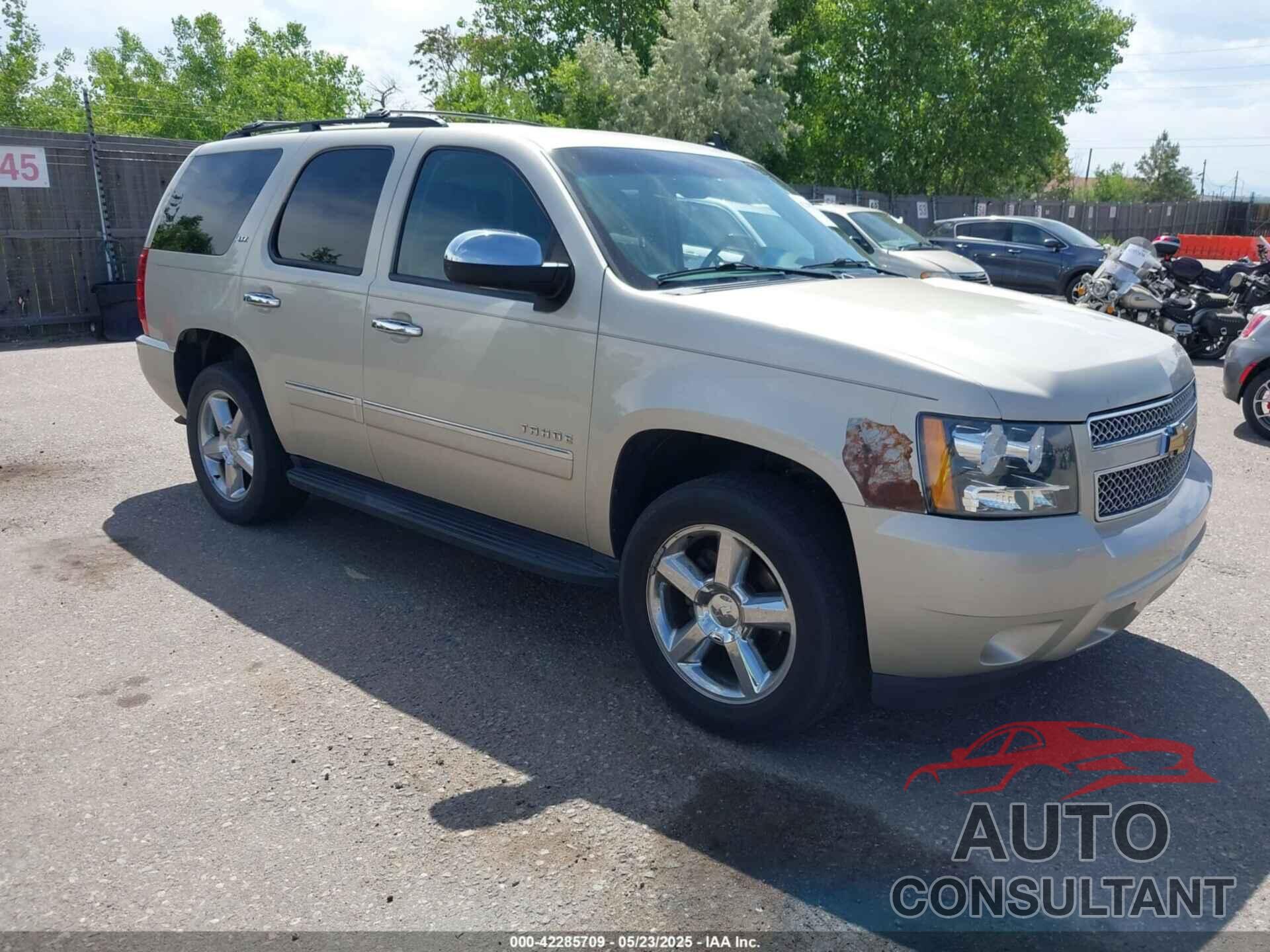 CHEVROLET TAHOE 2013 - 1GNSKCE03DR327403
