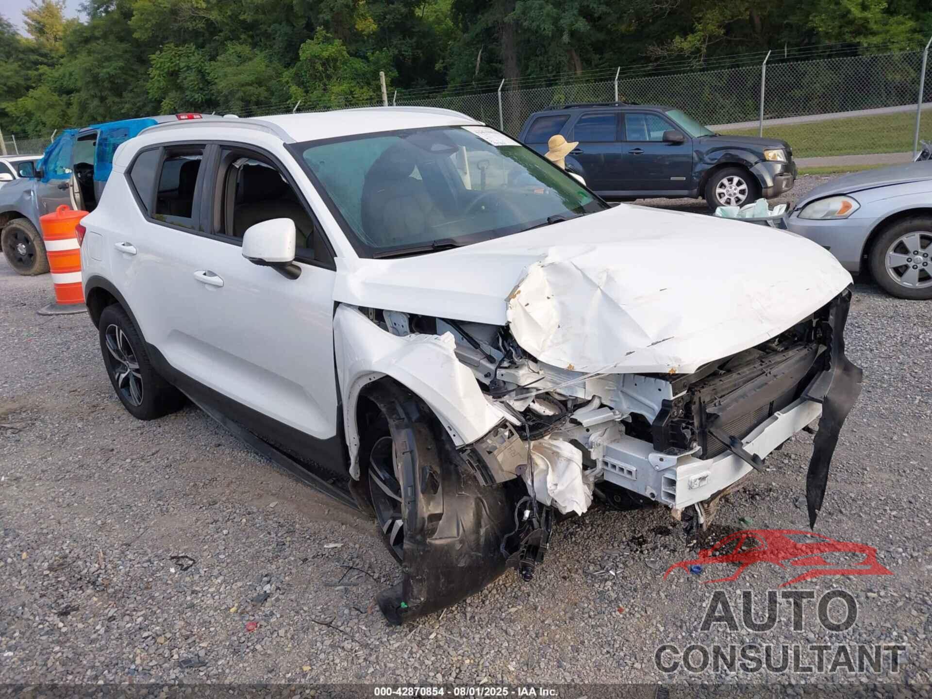 VOLVO XC40 2023 - YV4L12UV5P2910685