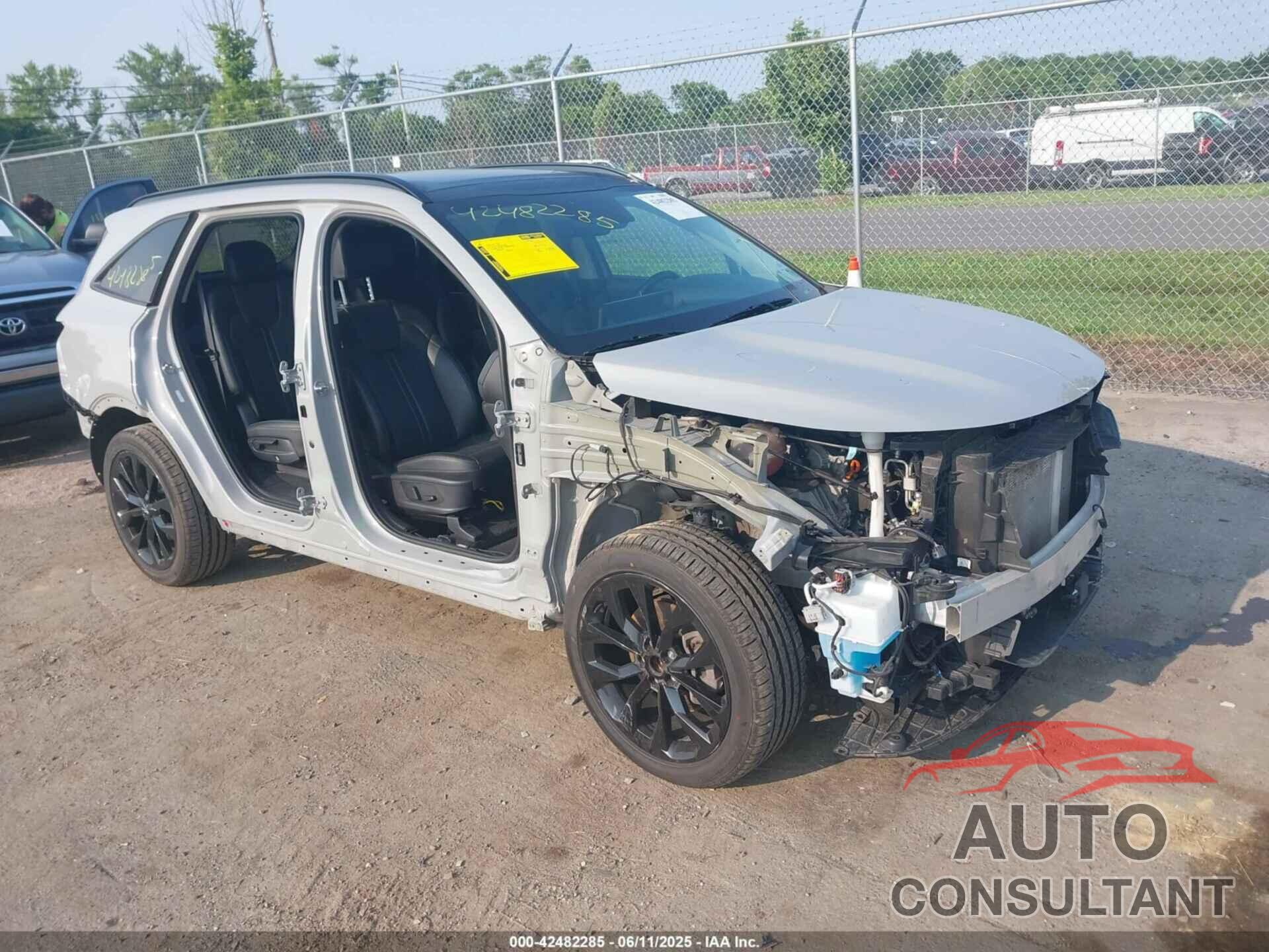 KIA SORENTO 2023 - 5XYRK4LF3PG172102
