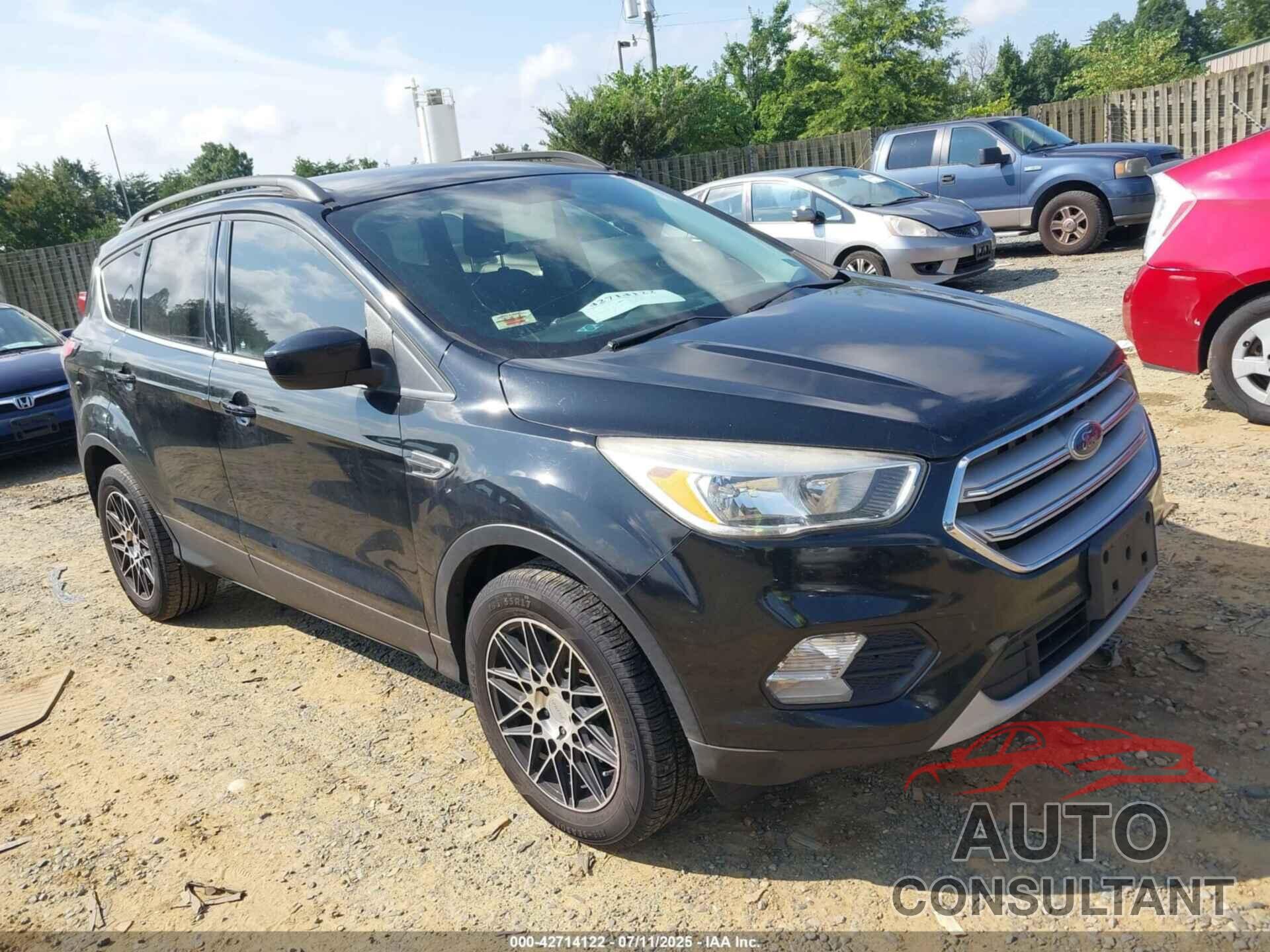 FORD ESCAPE 2018 - 1FMCU0GD6JUB52610