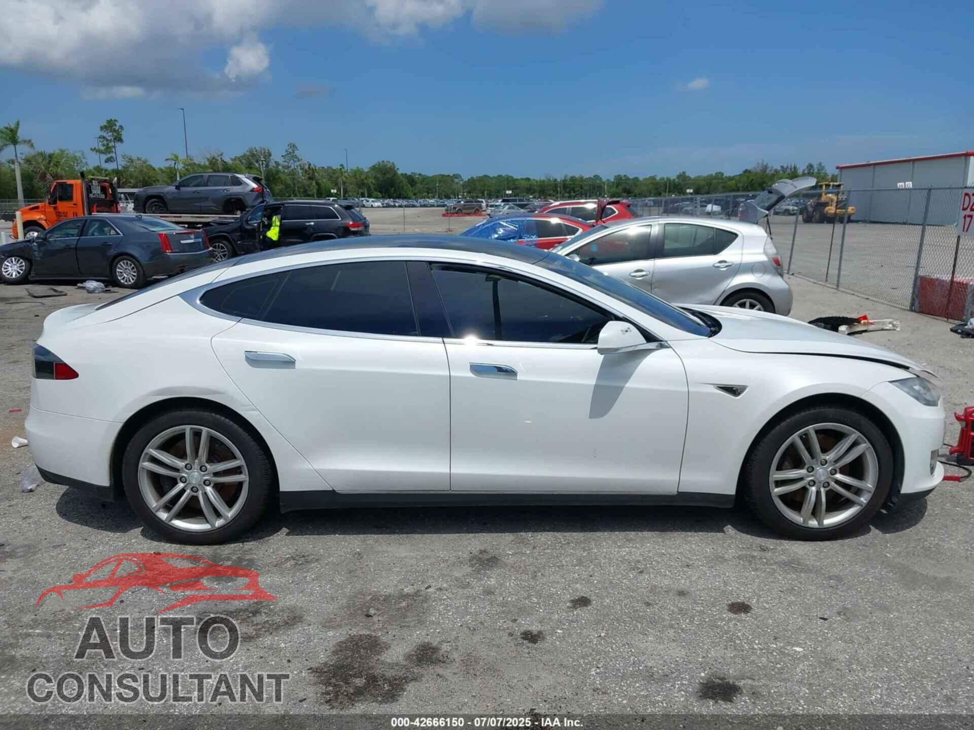 TESLA MODEL S 2013 - 5YJSA1CN5DFP20940