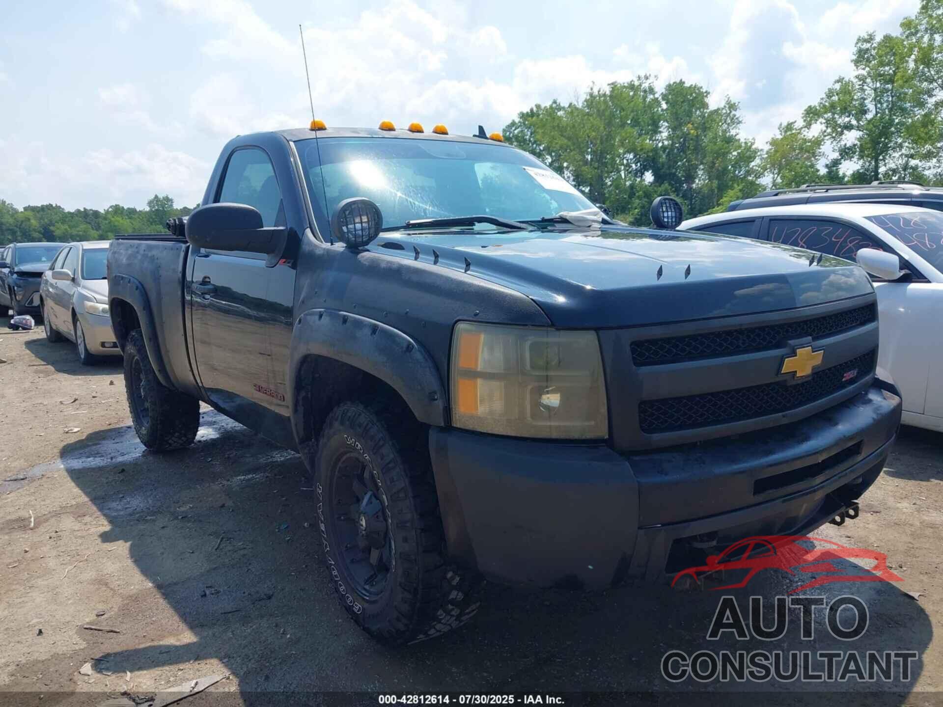 CHEVROLET SILVERADO 1500 2011 - 1GCNKSE04BZ381984