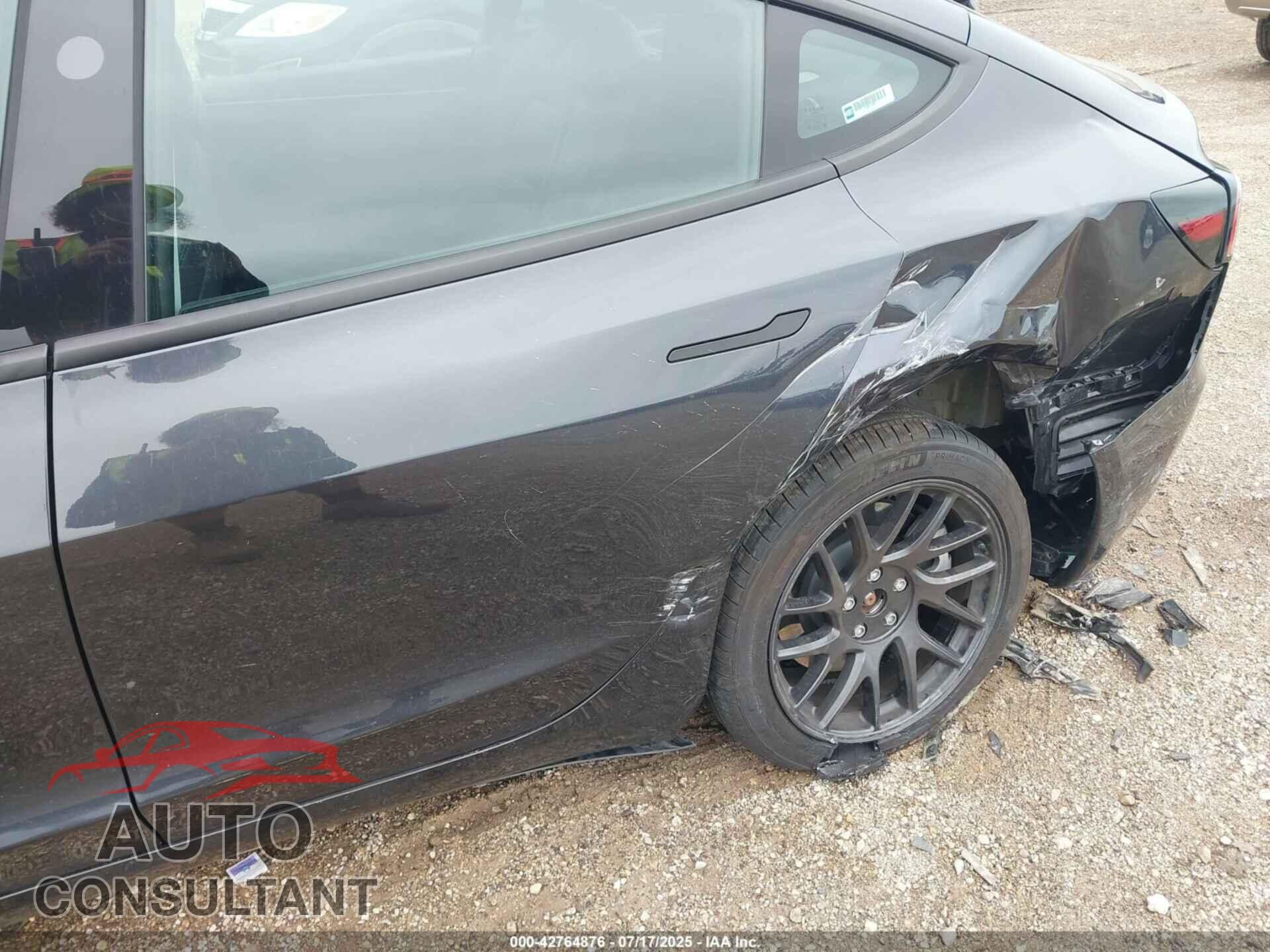 TESLA MODEL 3 2024 - 5YJ3E1EA3RF752201