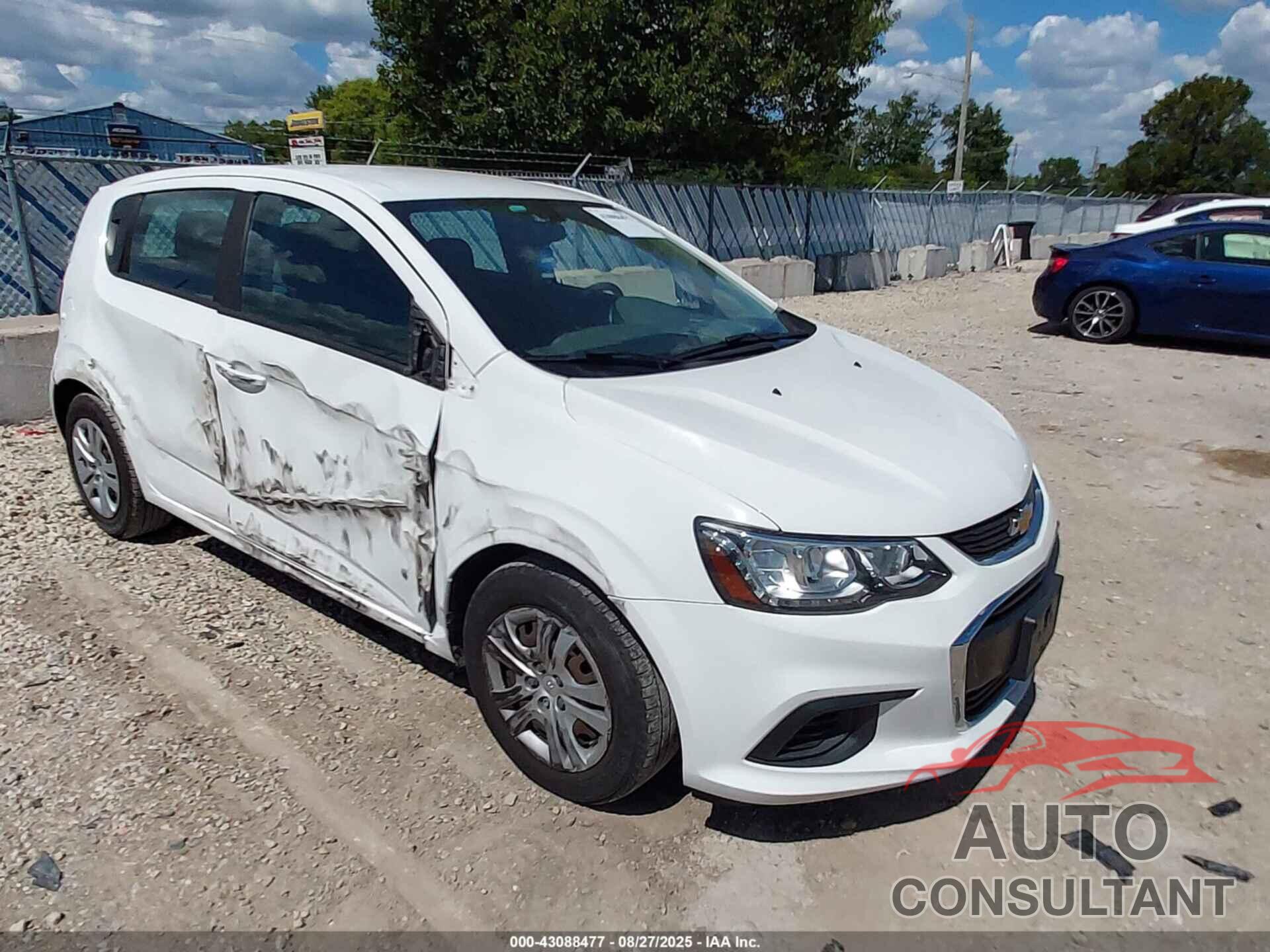 CHEVROLET SONIC 2017 - 1G1JG6SH3H4173255