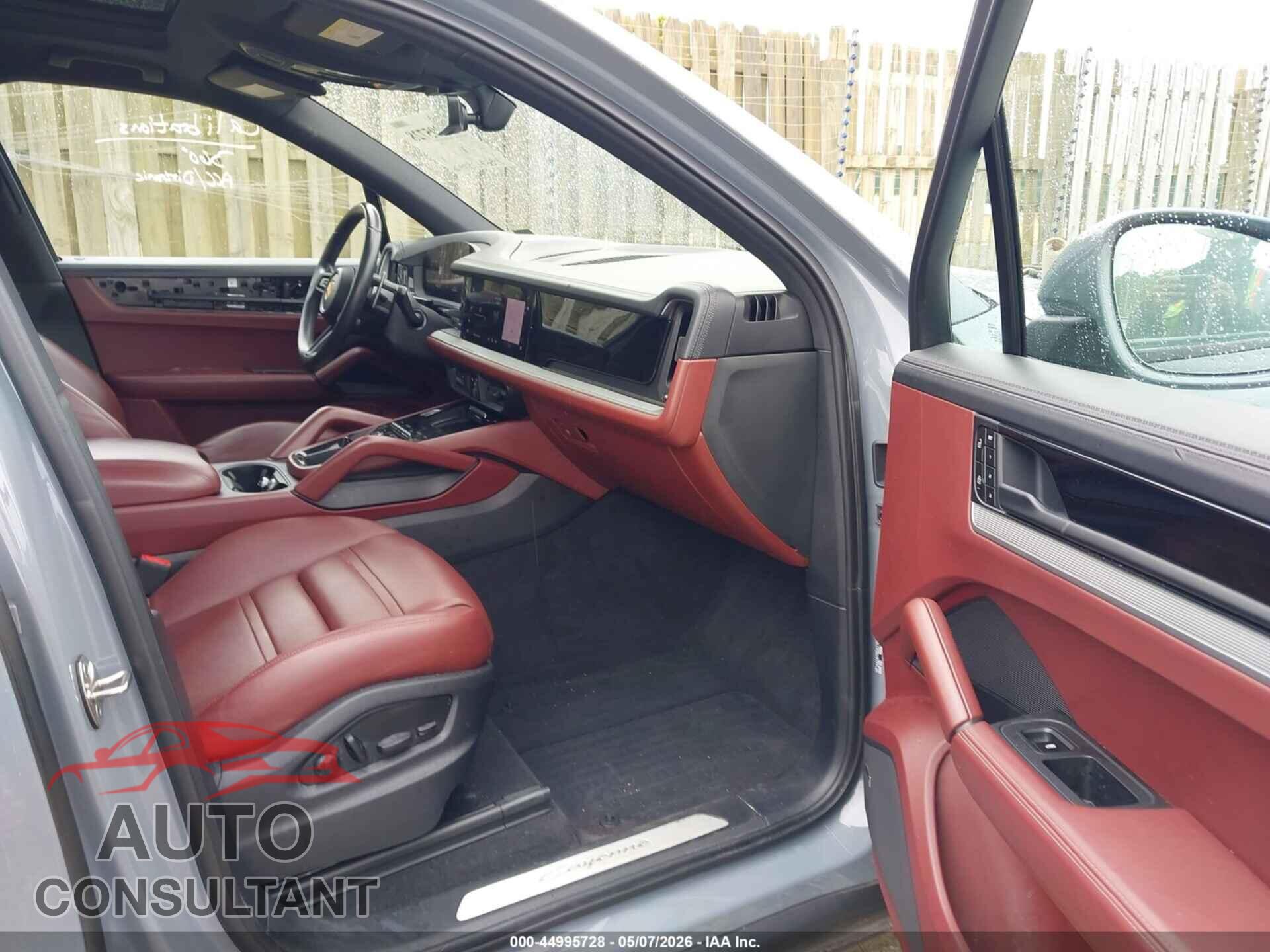 PORSCHE CAYENNE 2024 - WP1AA2AY9RDA11584