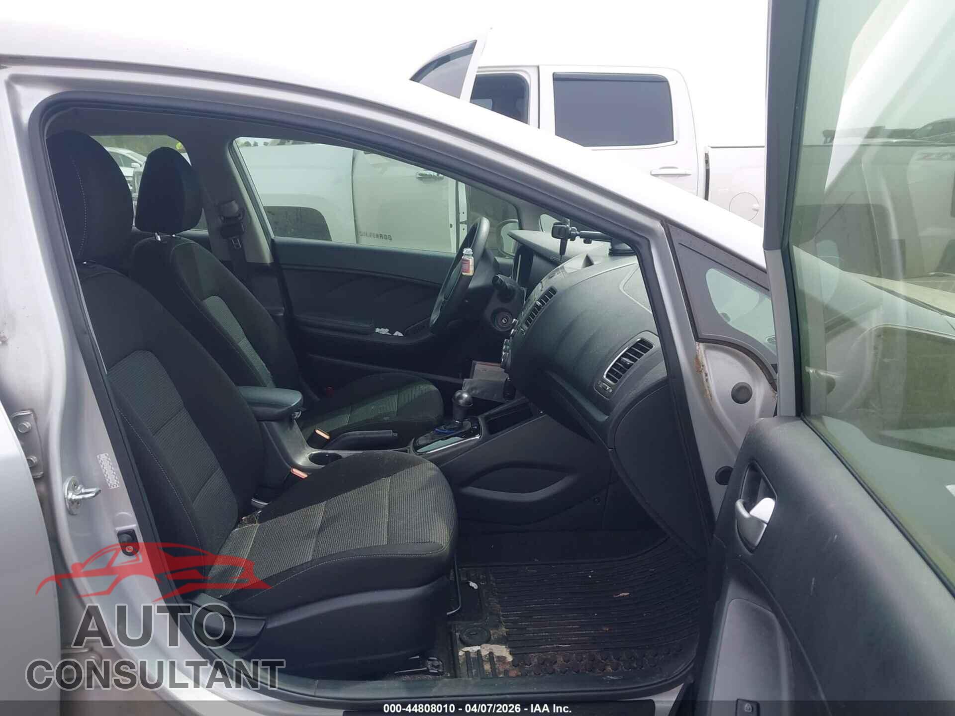 KIA FORTE 2017 - KNAFK5A85H5676039