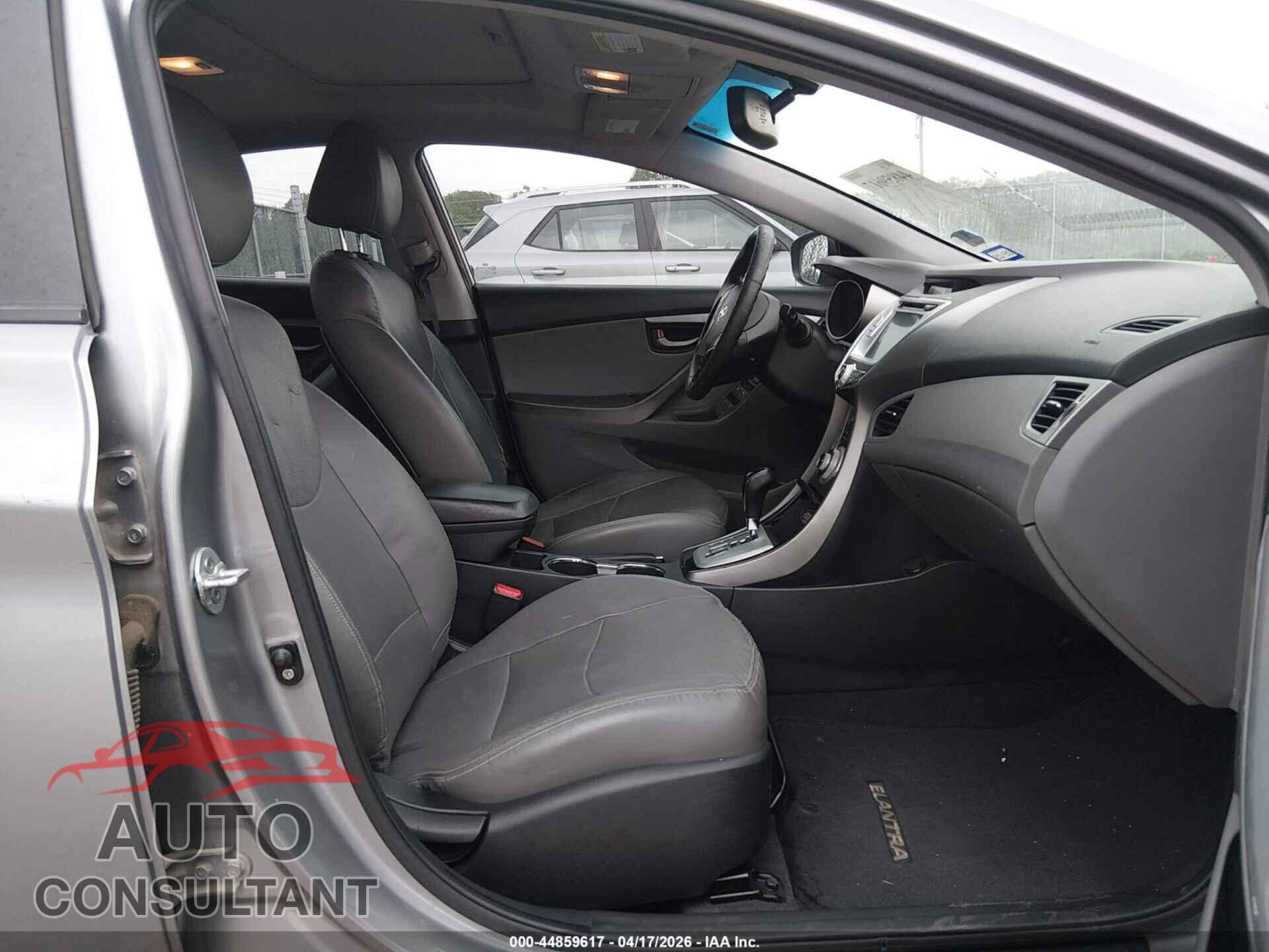 HYUNDAI ELANTRA 2012 - KMHDH4AE7CU388445