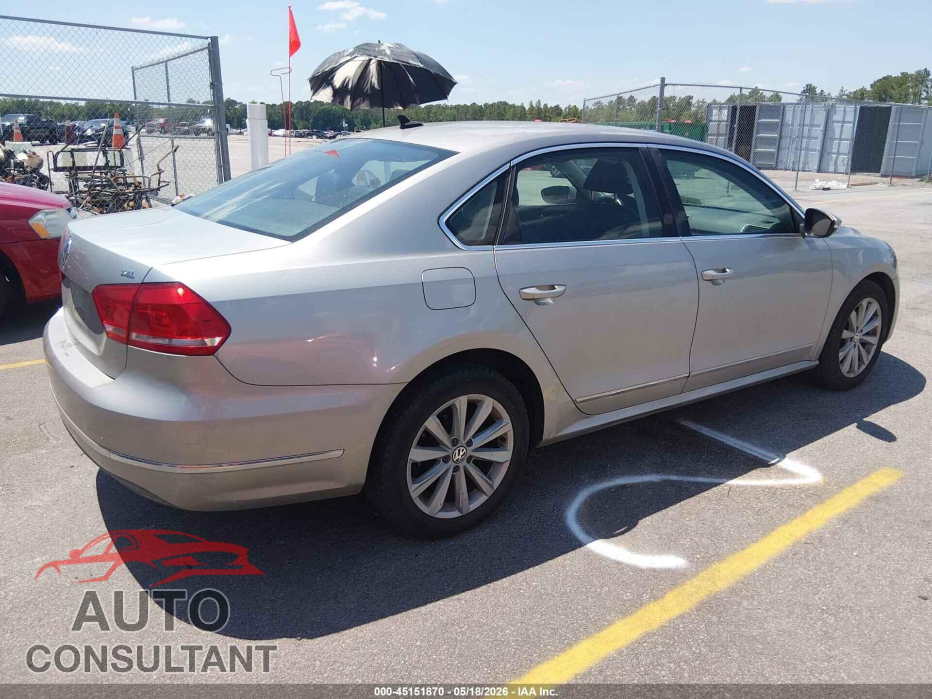 VOLKSWAGEN PASSAT 2012 - 1VWCH7A33CC022159