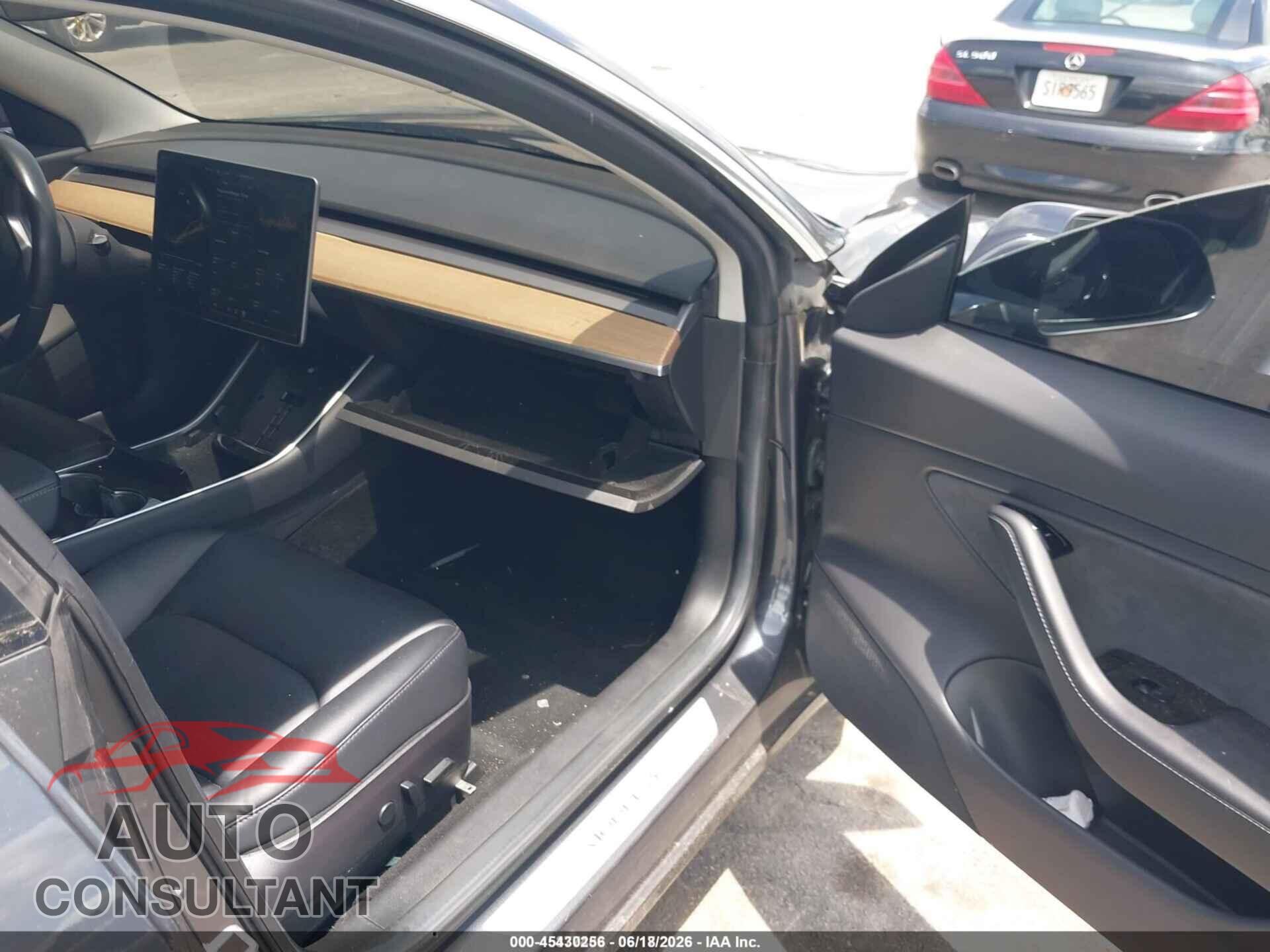 TESLA MODEL 3 2018 - 5YJ3E1EA8JF026659