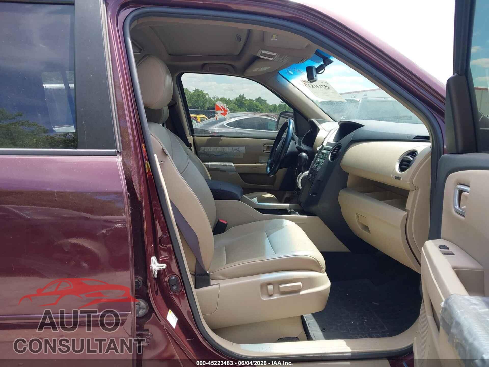 HONDA PILOT 2011 - 5FNYF4H68BB008899