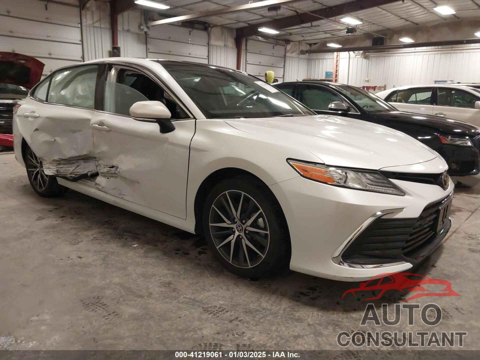 TOYOTA CAMRY 2021 - 4T1F11BK8MU037268