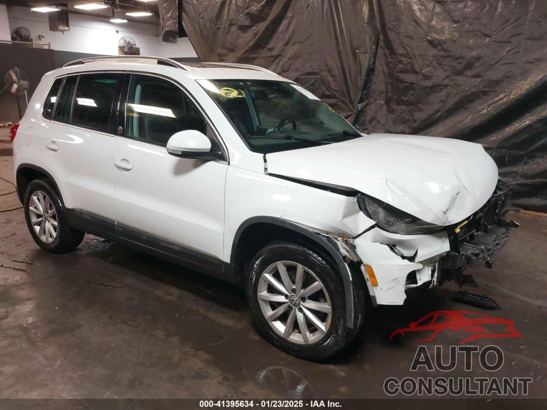 VOLKSWAGEN TIGUAN 2017 - WVGRV7AX4HK015156