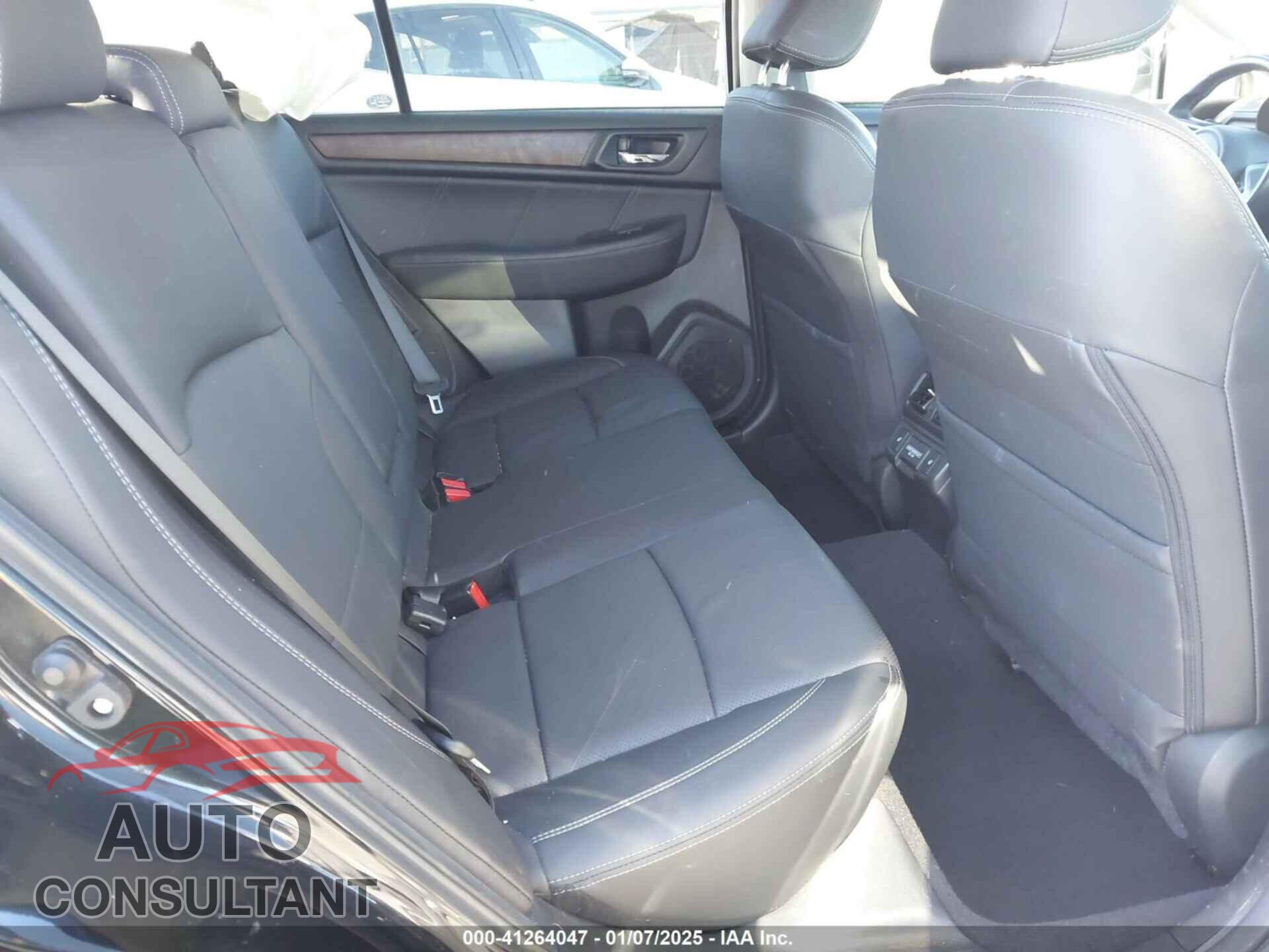 SUBARU OUTBACK 2018 - 4S4BSENC8J3328491