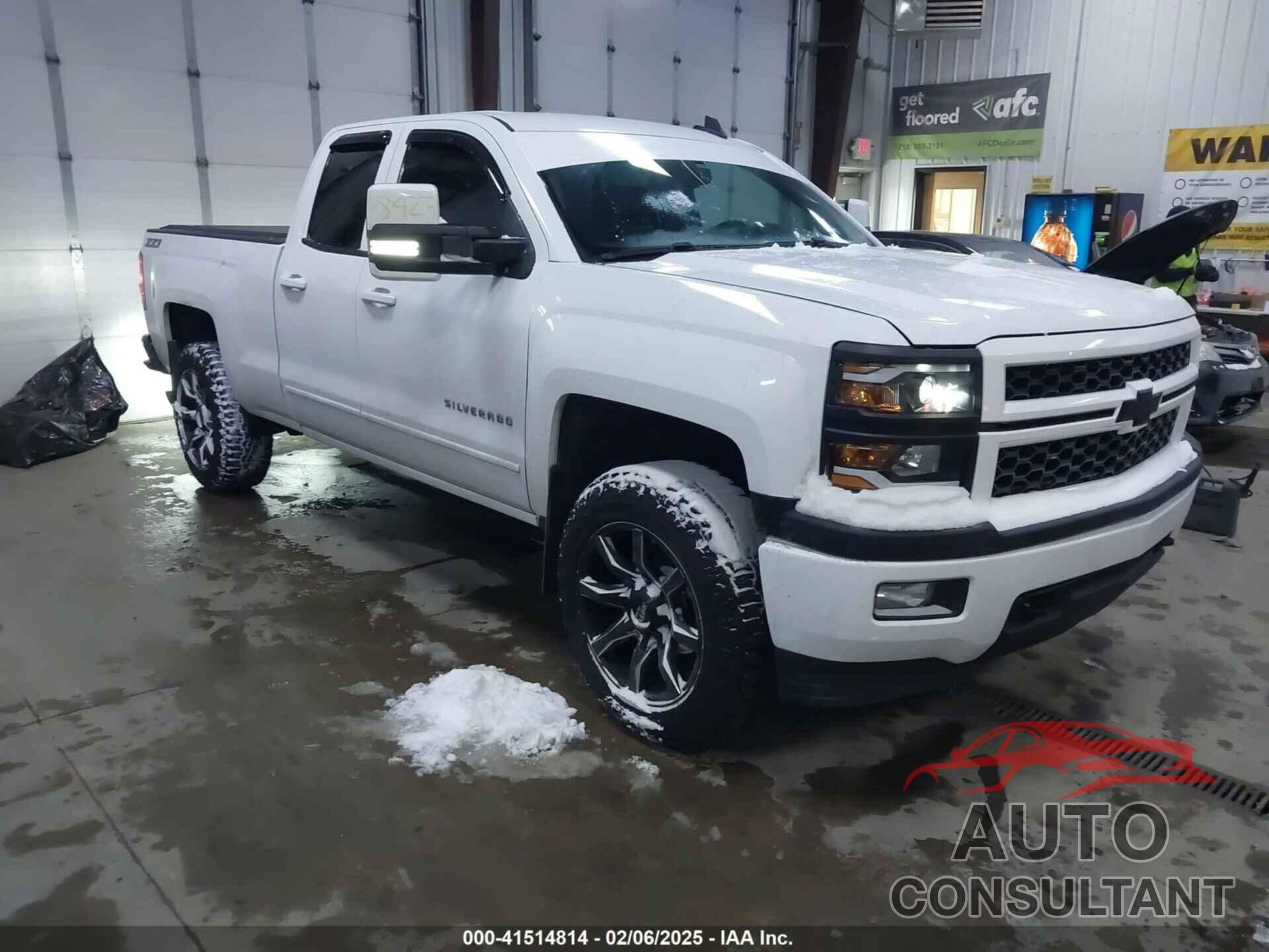 CHEVROLET SILVERADO 1500 2015 - 1GCVKREC1FZ225653