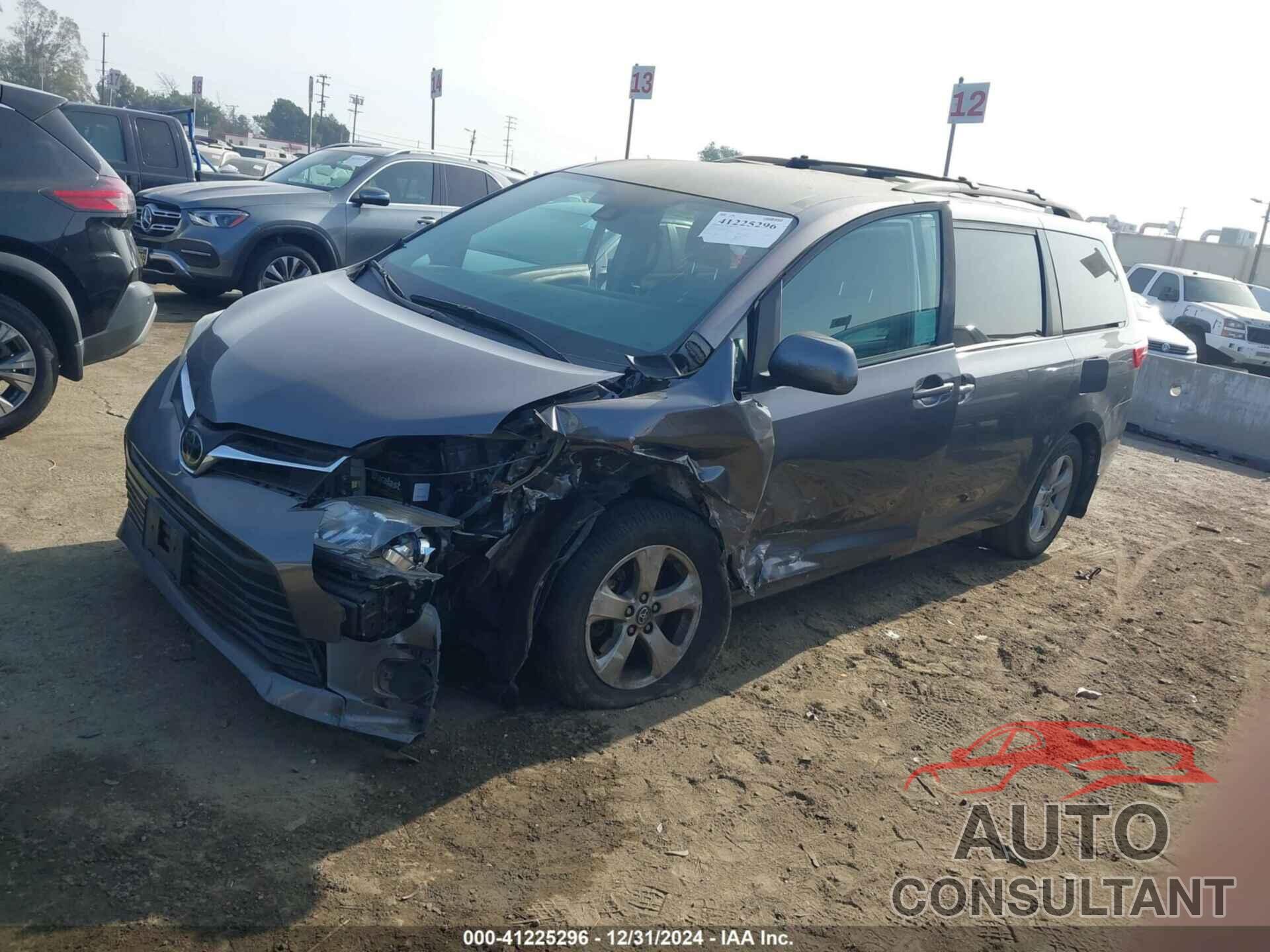 TOYOTA SIENNA 2019 - 5TDKZ3DC4KS987948