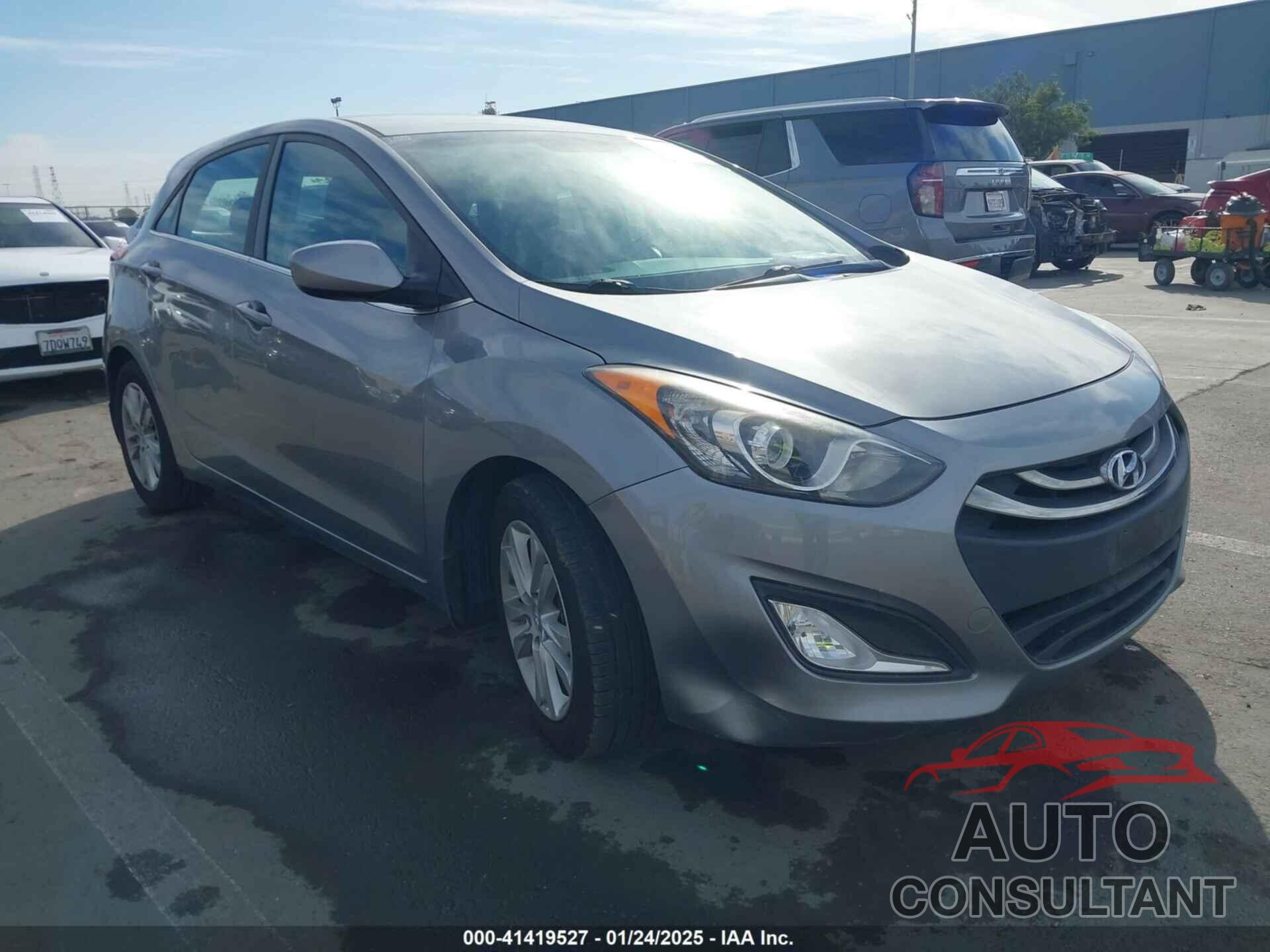 HYUNDAI ELANTRA GT 2013 - KMHD35LE0DU107881