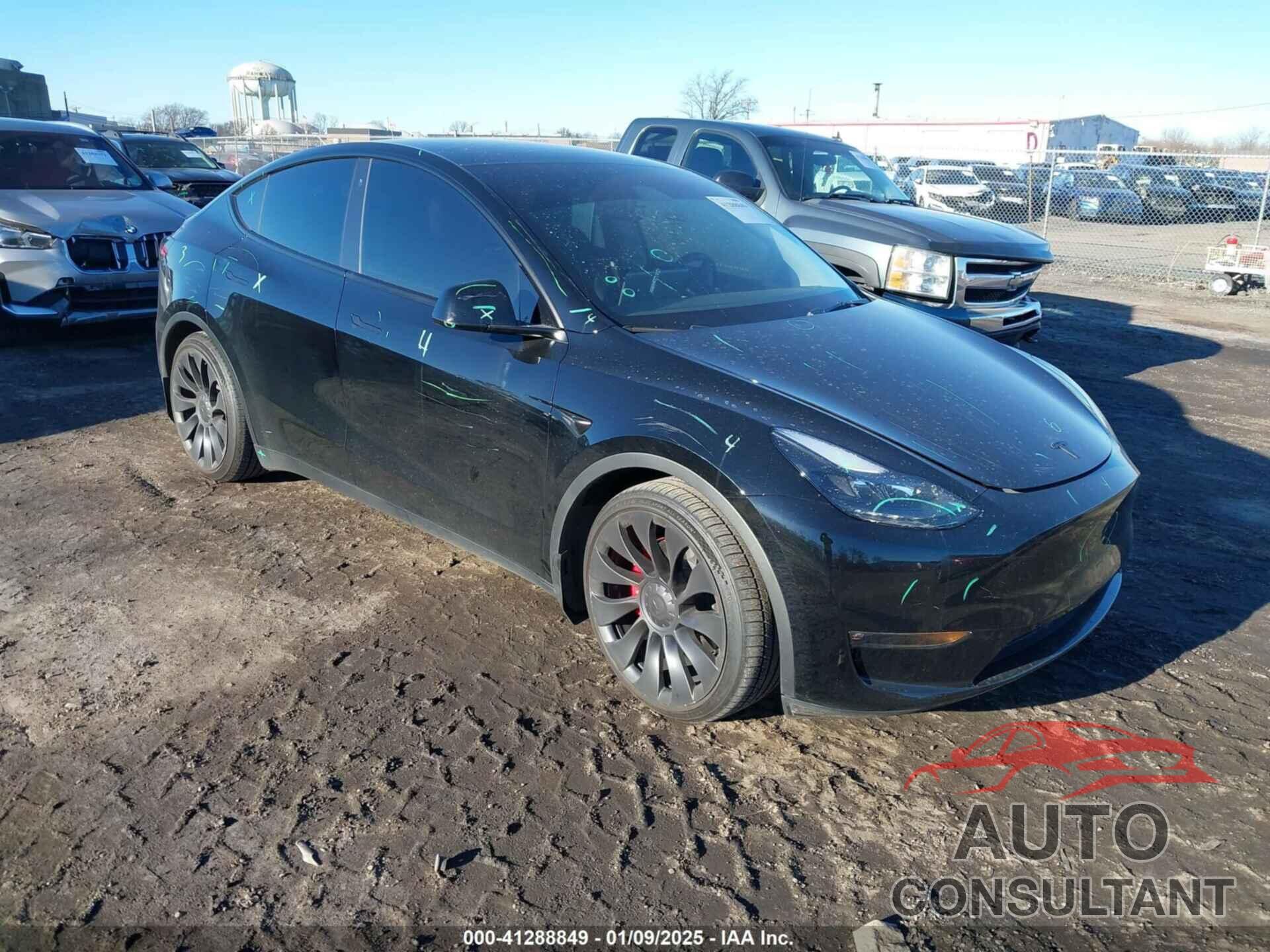 TESLA MODEL Y 2023 - 7SAYGDEF2PF745415