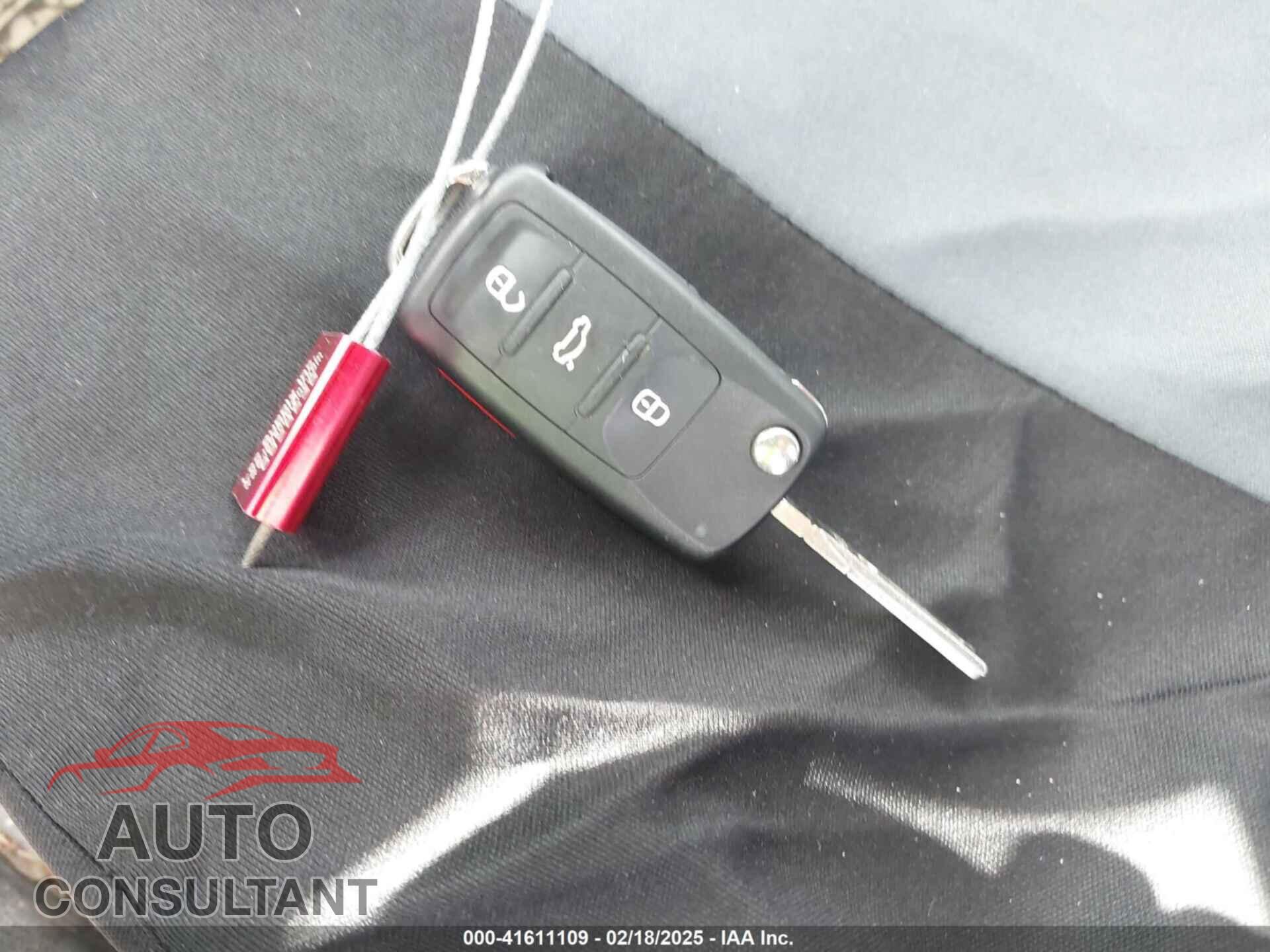 VOLKSWAGEN PASSAT 2013 - 1VWAP7A34DC013403