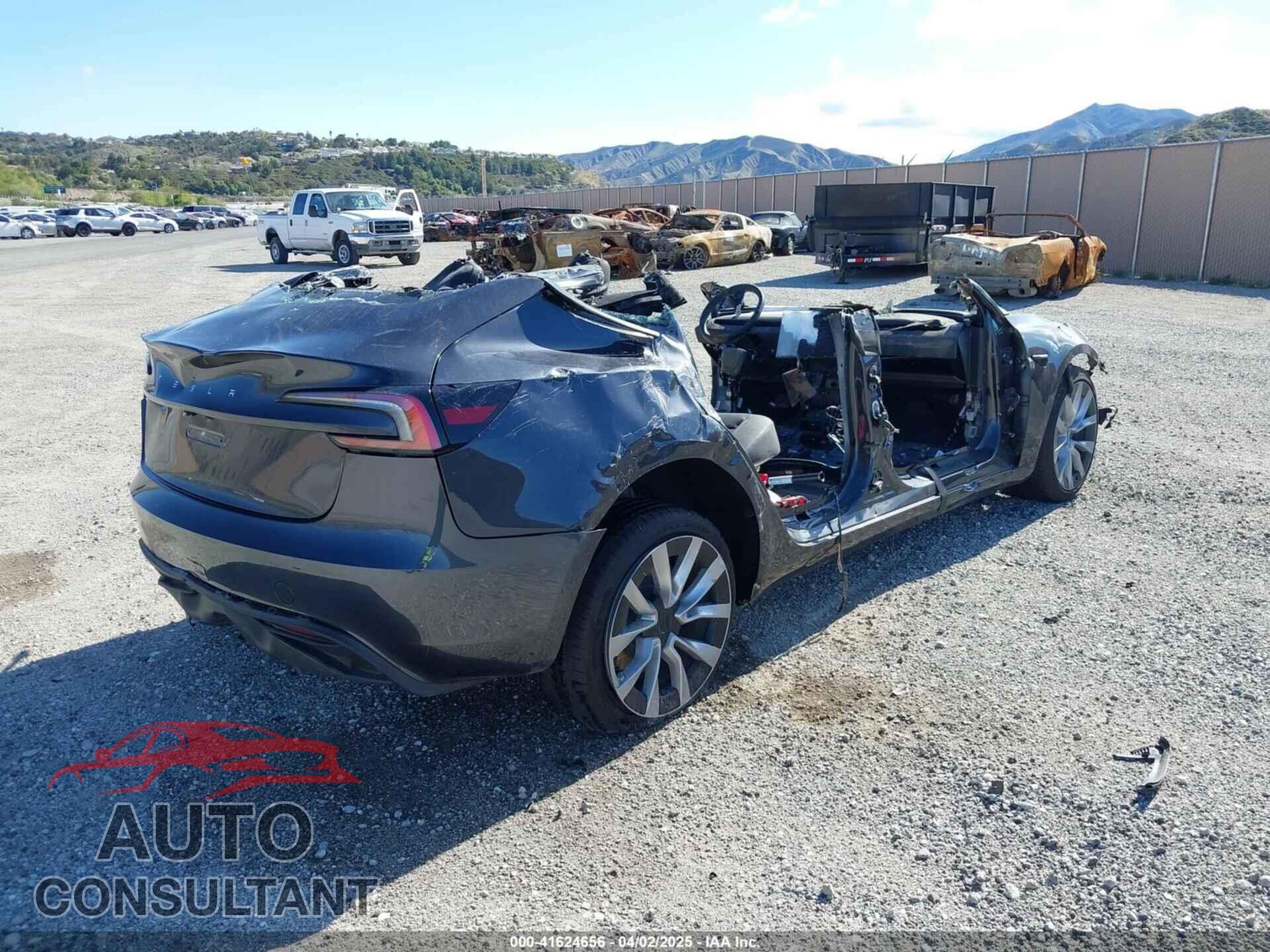 TESLA MODEL 3 2024 - 5YJ3E1EA0RF772552