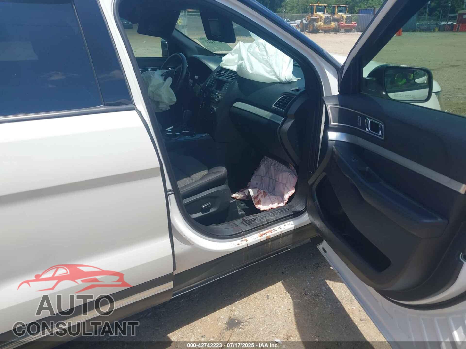 FORD EXPLORER 2017 - 1FM5K7D8XHGE19352