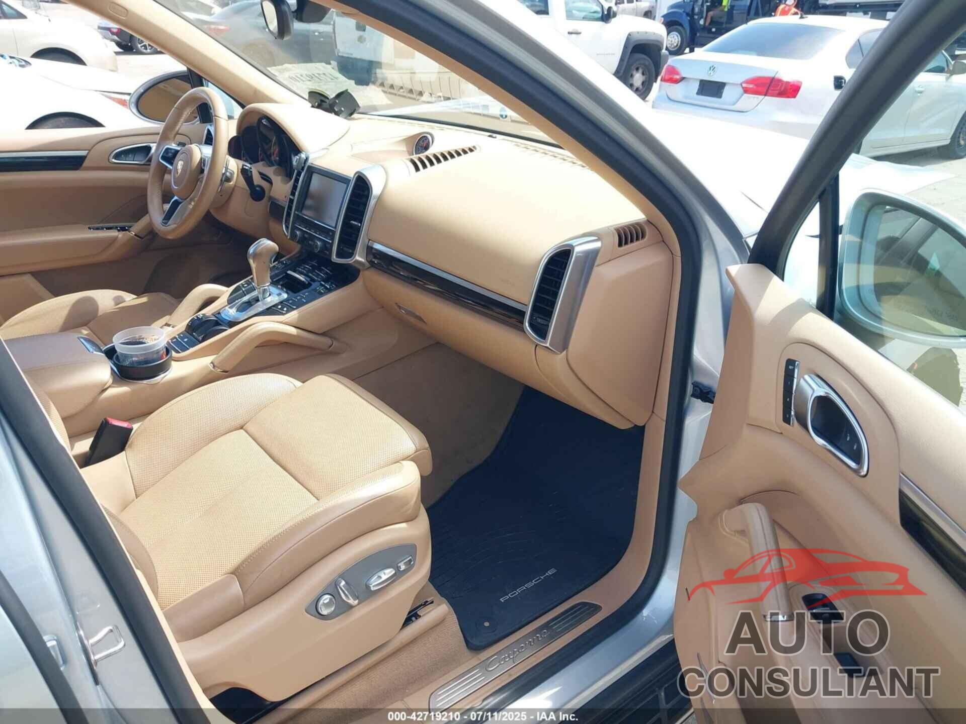 PORSCHE CAYENNE 2016 - WP1AA2A2XGLA11351
