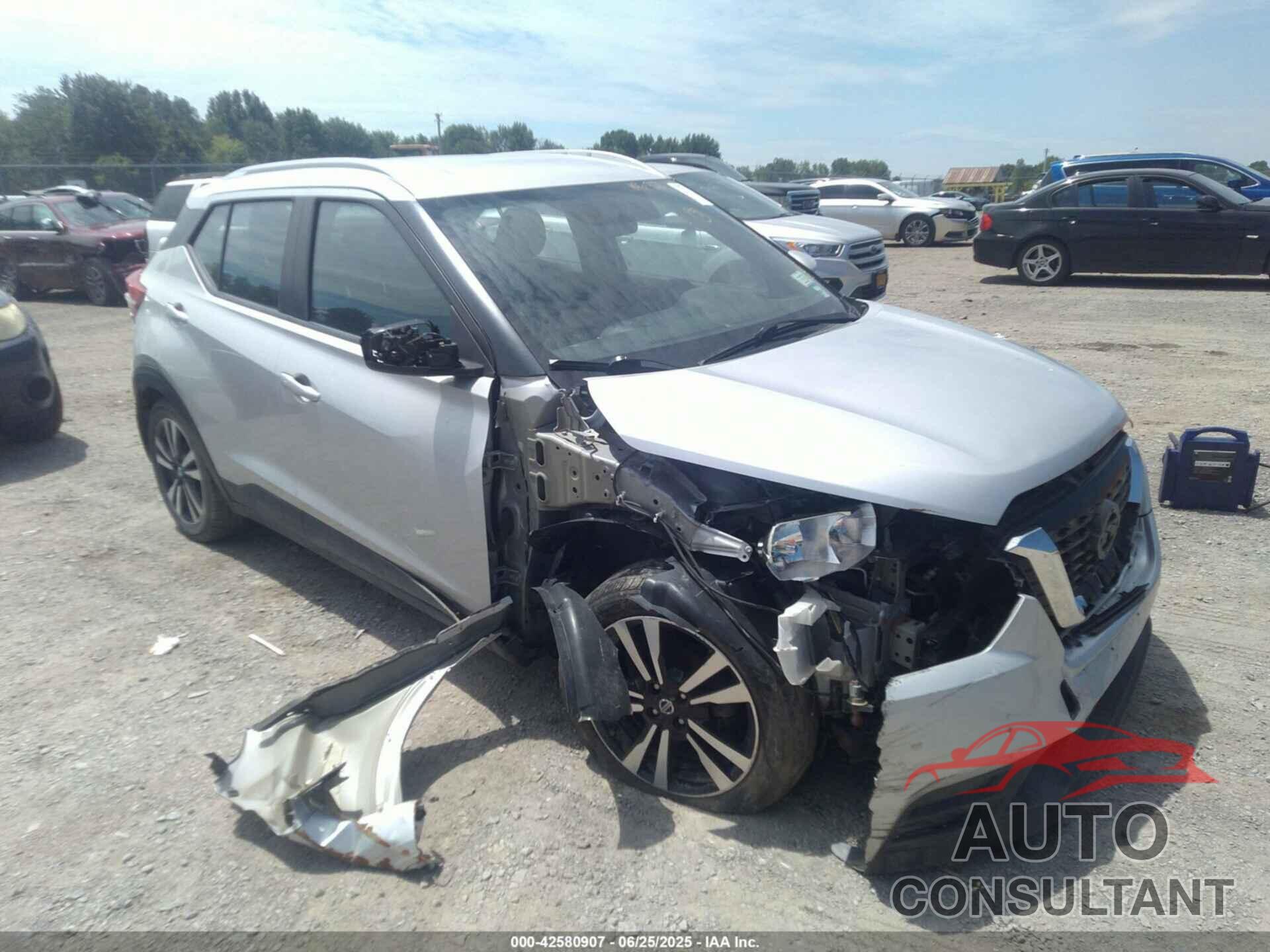 NISSAN KICKS 2018 - 3N1CP5CU1JL537620