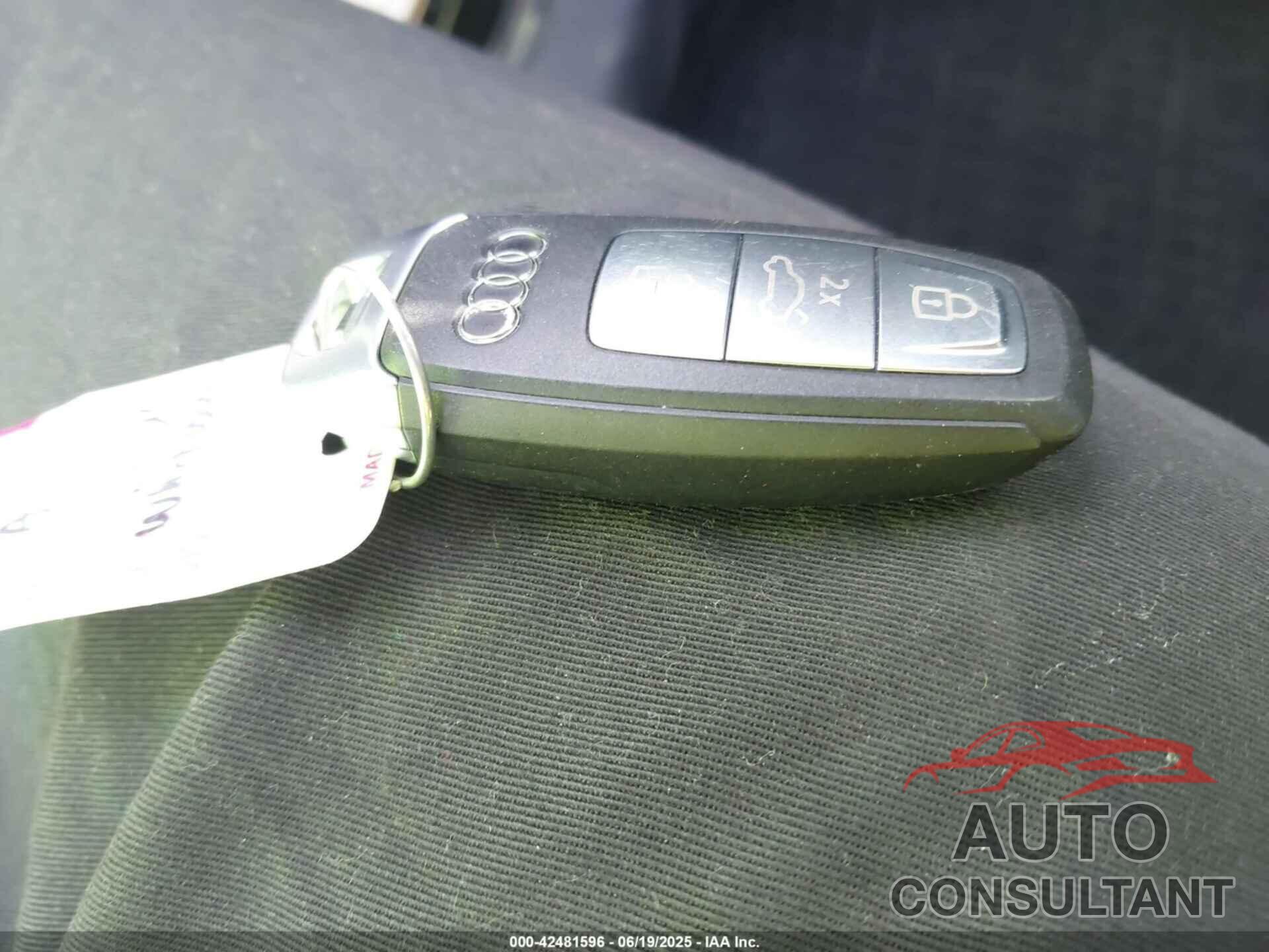 AUDI A3 2022 - WAUHUDGY5NA092523