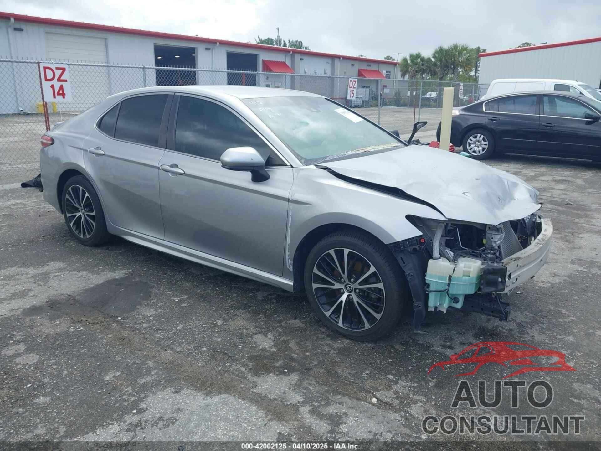 TOYOTA CAMRY 2018 - 4T1B11HK0JU147619