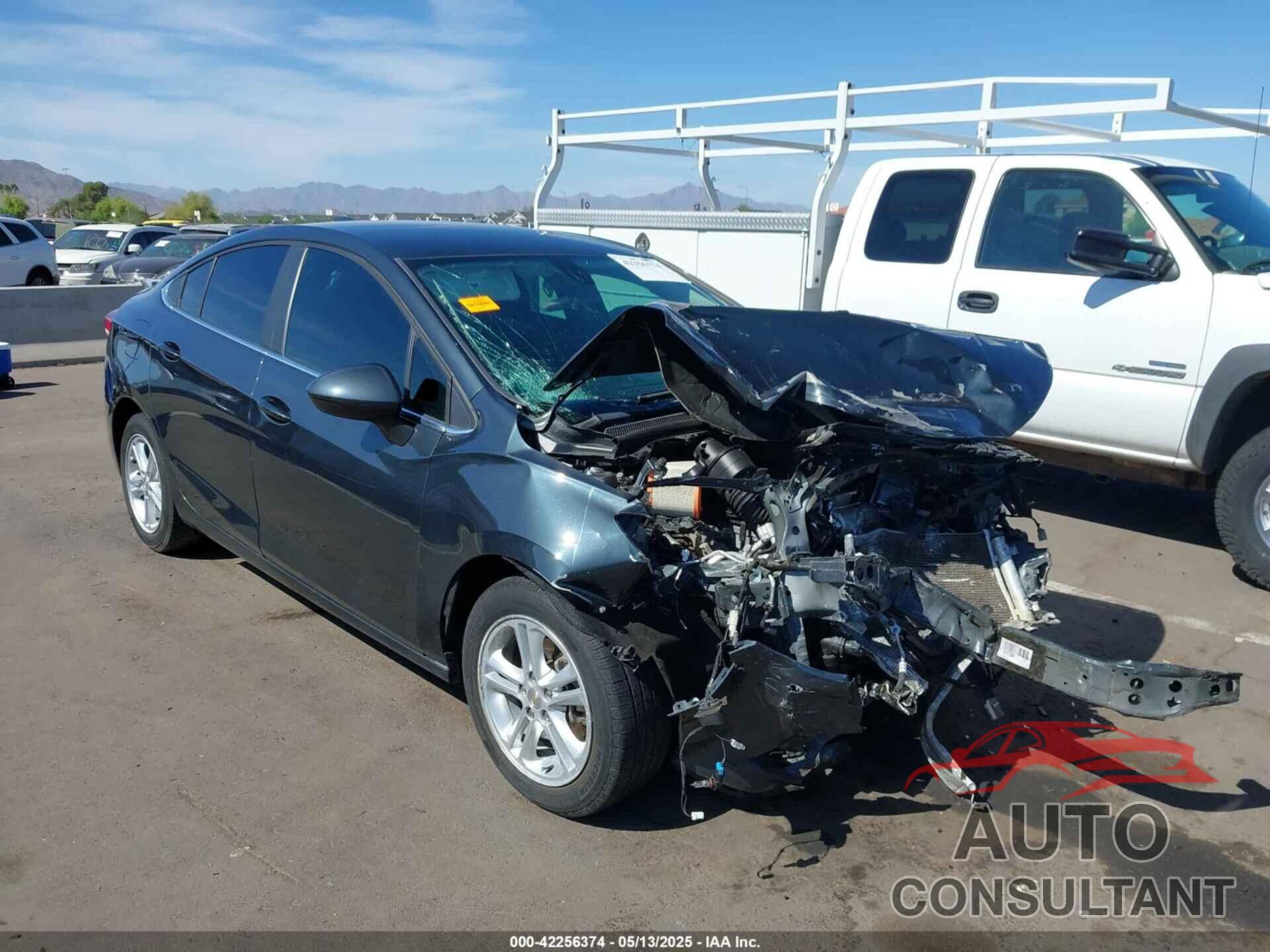 CHEVROLET CRUZE 2018 - 1G1BE5SMXJ7217192