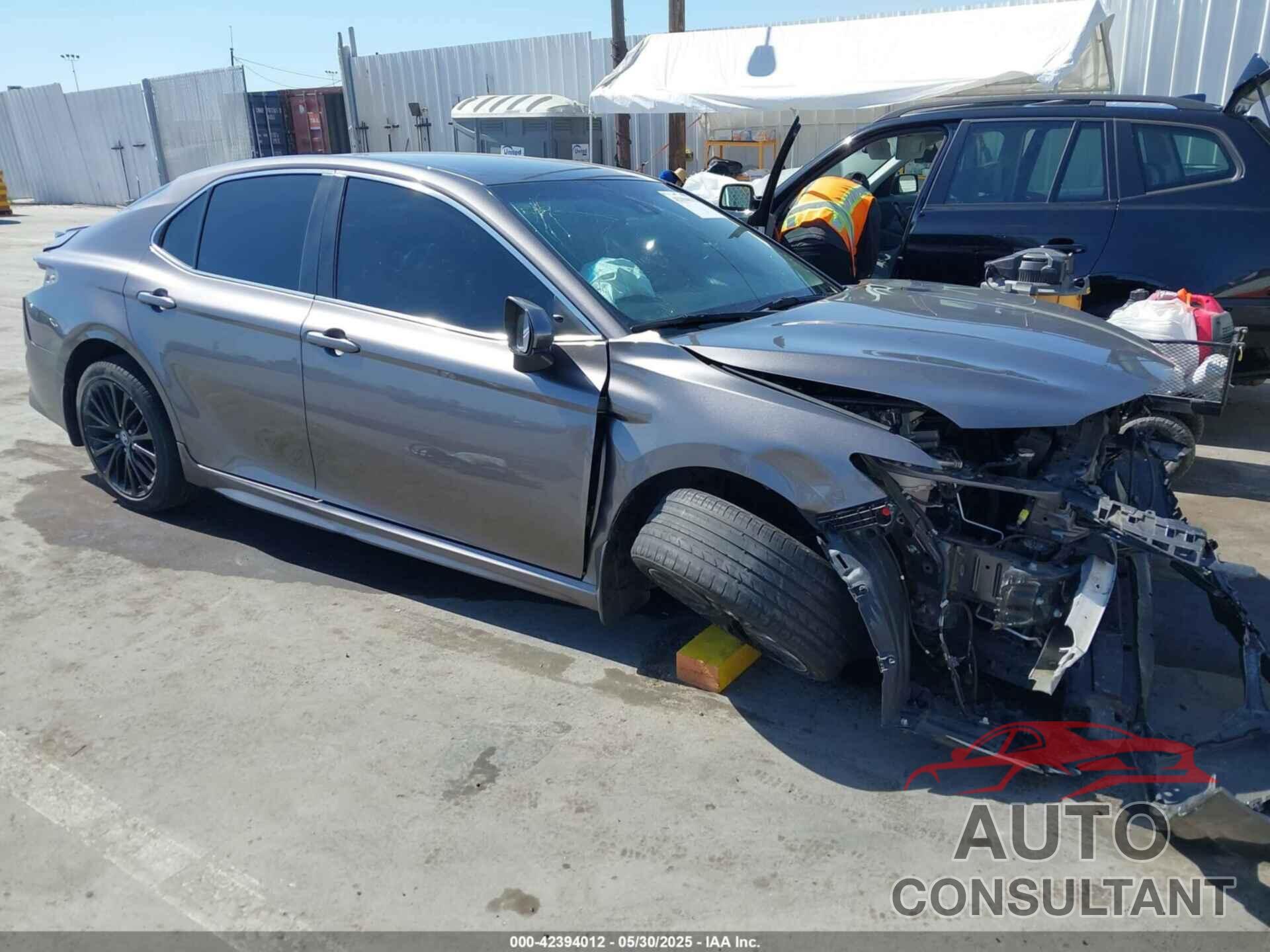 TOYOTA CAMRY 2018 - 4T1B11HK8JU663937