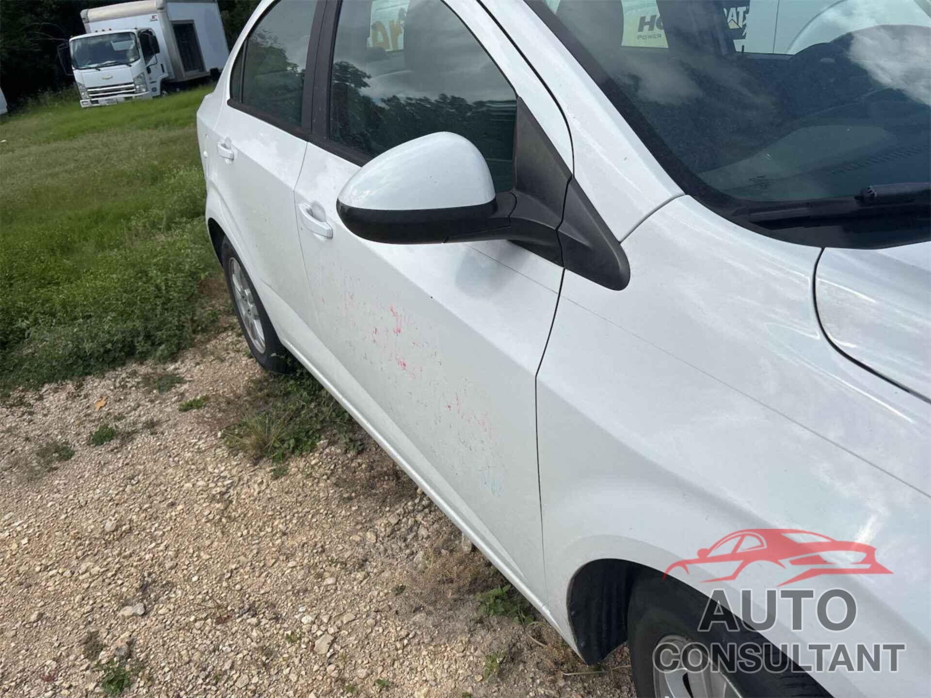 CHEVROLET SONIC 2012 - 1G1JB5SH8C4111982